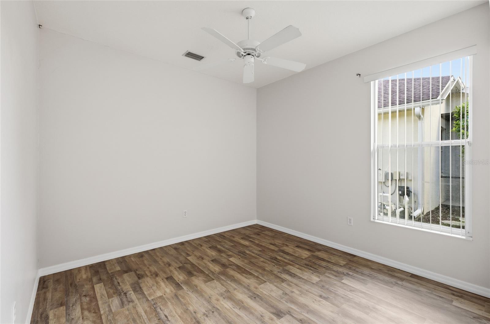 Image 23 of 44 For 518 Country Lane