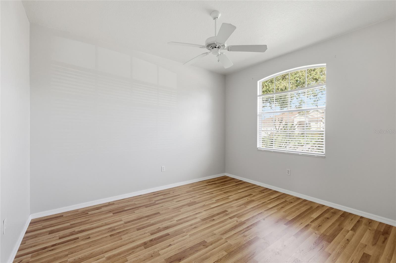 Image 33 of 44 For 518 Country Lane