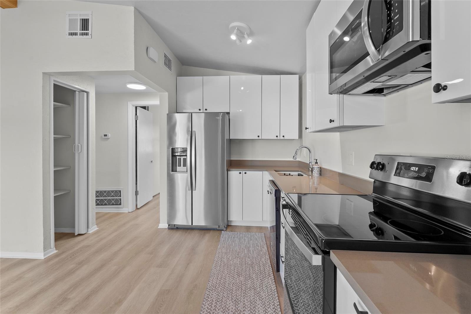 Image 20 of 47 For 1920 Elk Avenue