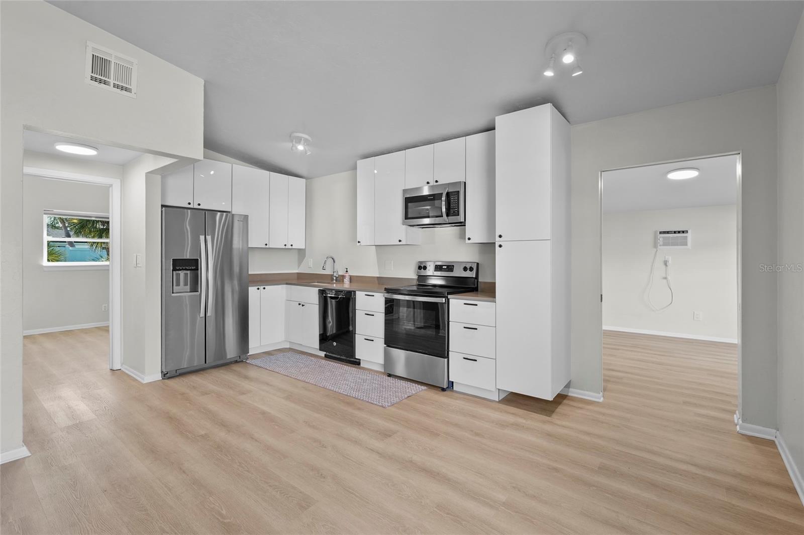 Image 4 of 47 For 1920 Elk Avenue