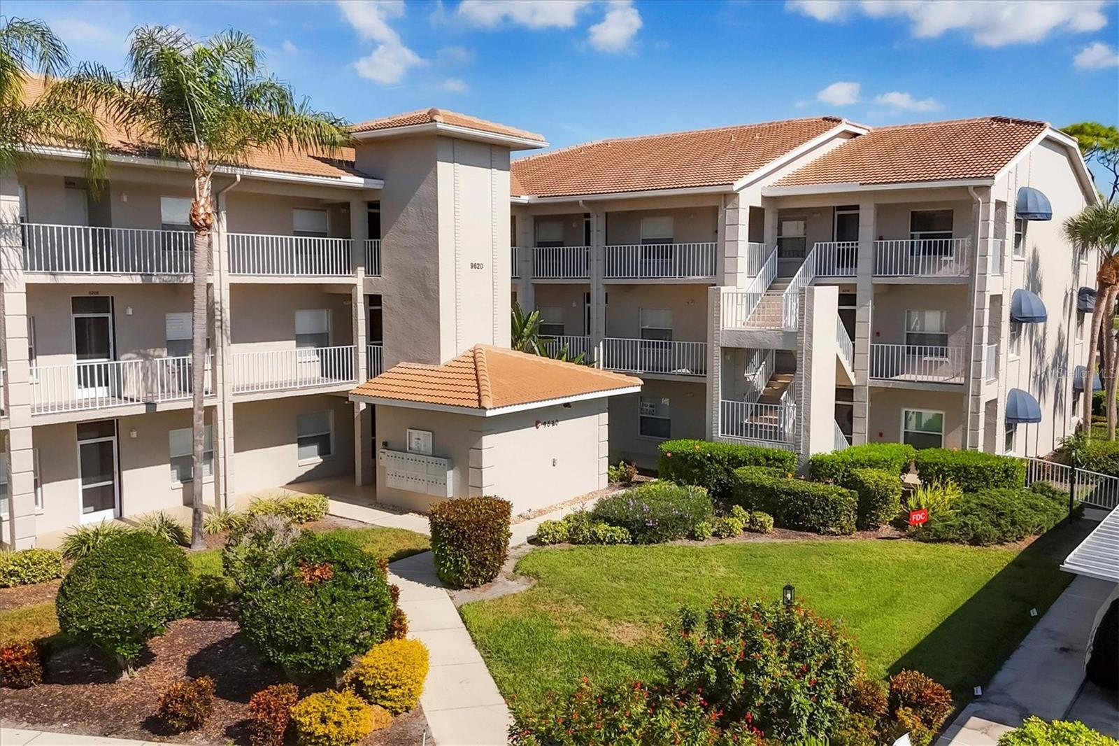 Image 5 of 74 For 9620 Club South Circle 5310