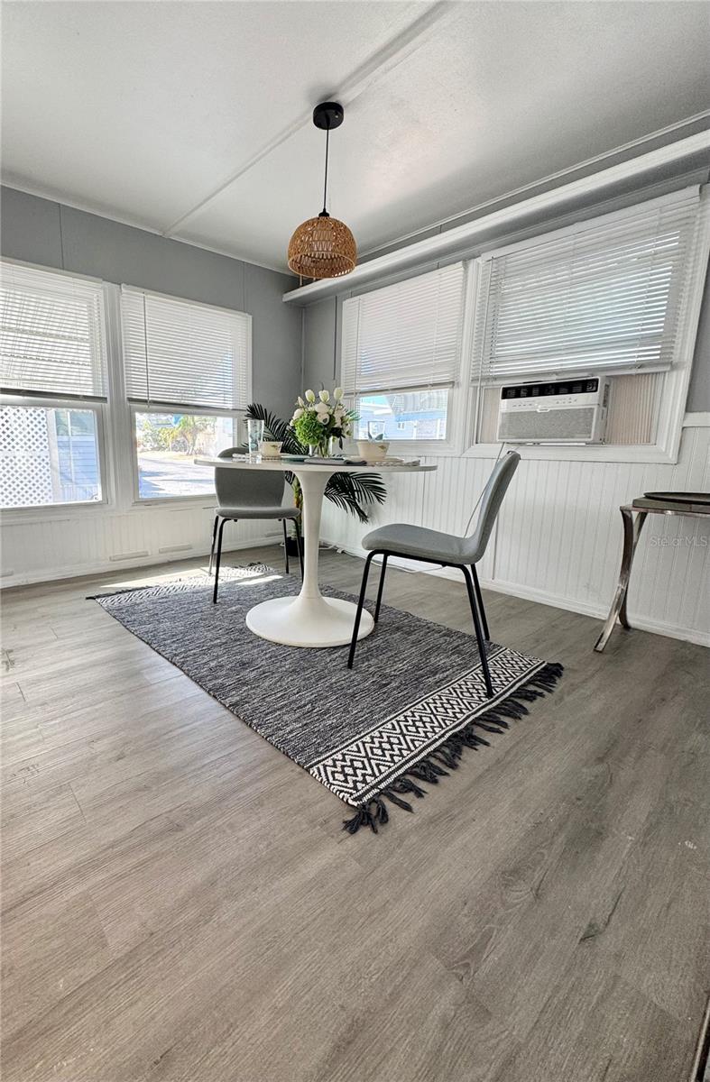 Image 11 of 43 For 10315 Cortez Road W 30-2