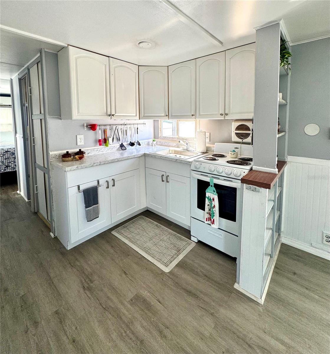 Image 16 of 43 For 10315 Cortez Road W 30-2