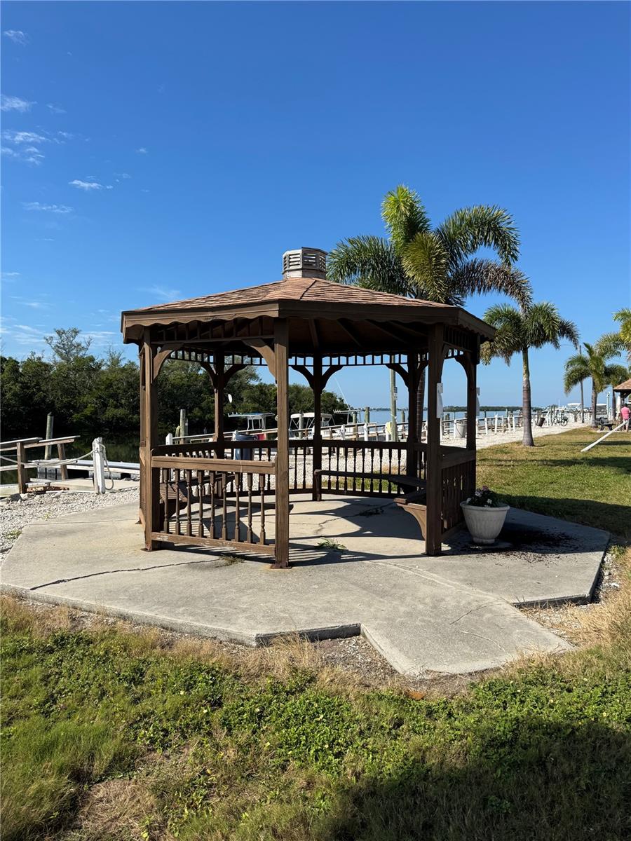 Image 37 of 43 For 10315 Cortez Road W 30-2