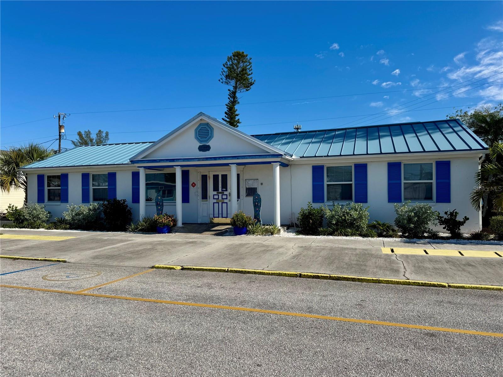 Image 40 of 43 For 10315 Cortez Road W 30-2