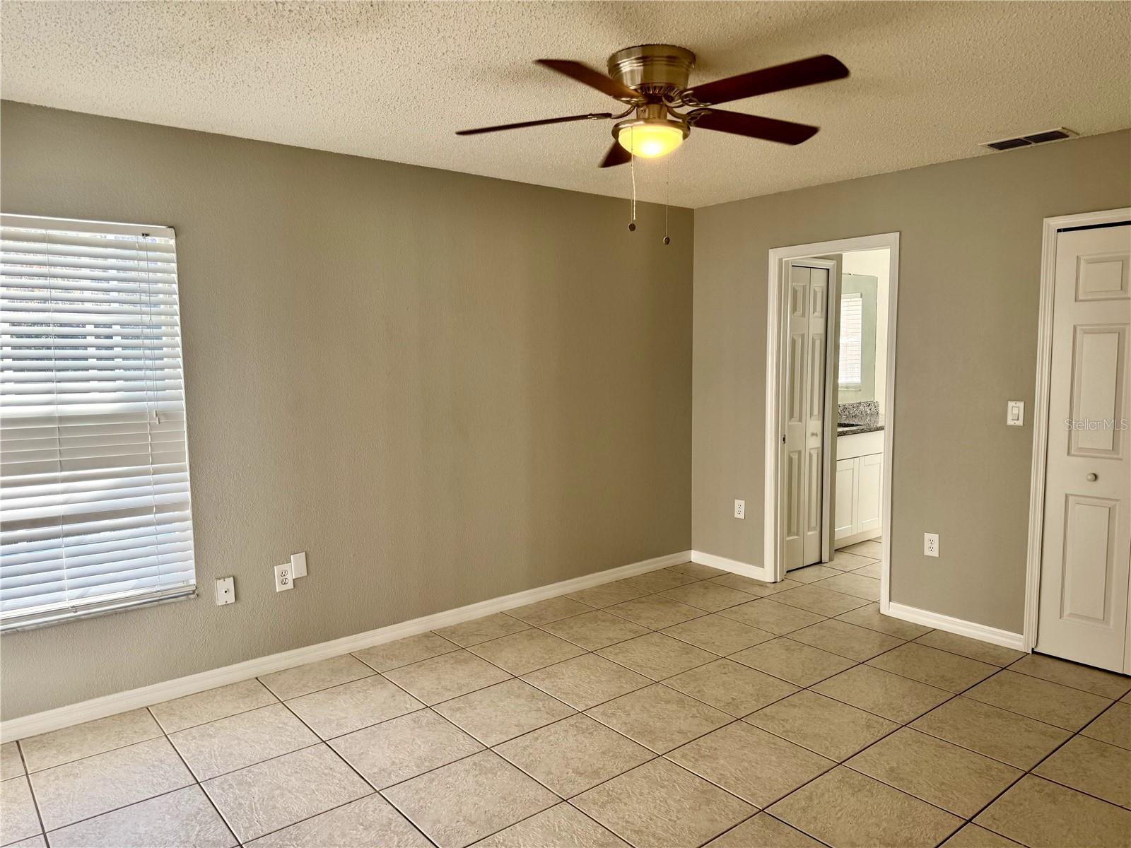 Image 9 of 24 For 4347 Creekside Boulevard