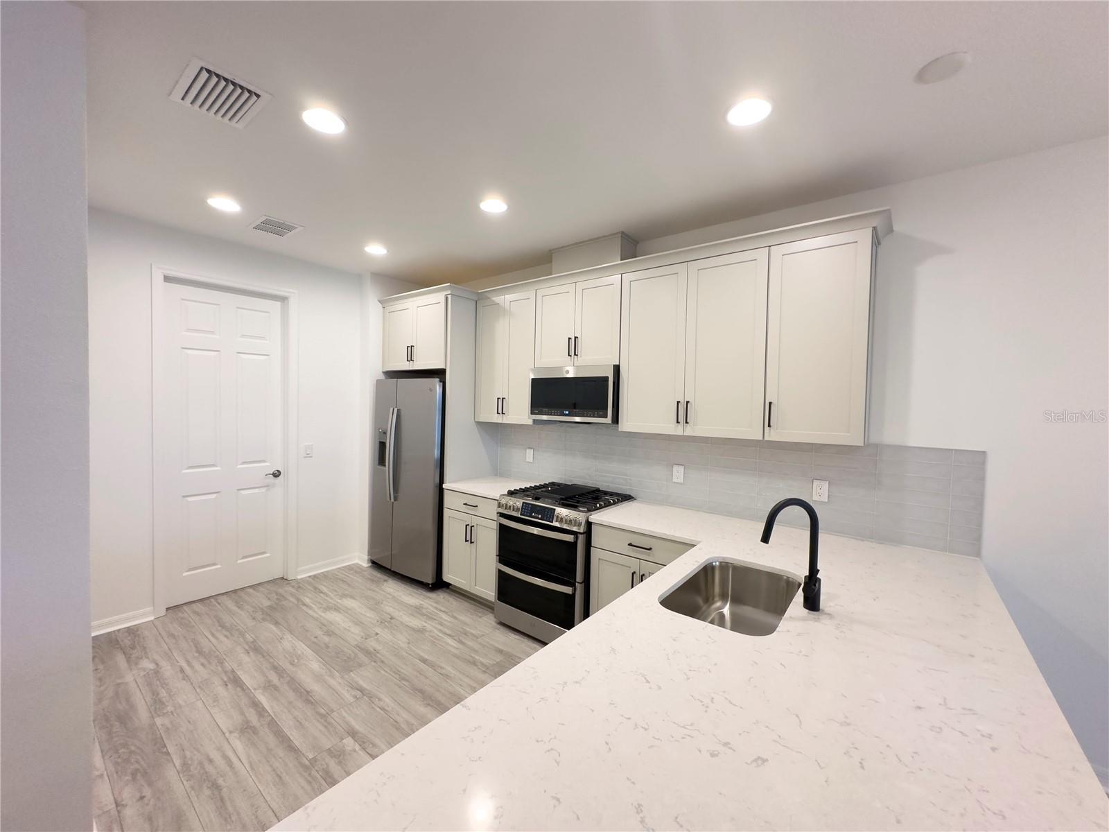 Image 6 of 30 For 17937 Cherished Loop