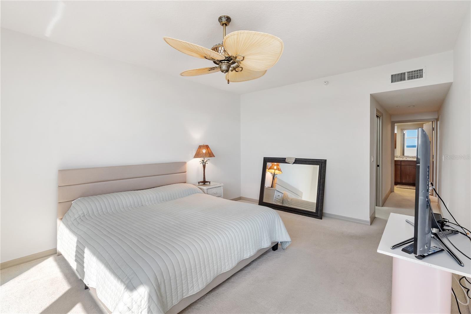 Image 14 of 80 For 1800 Benjamin Franklin Drive B809