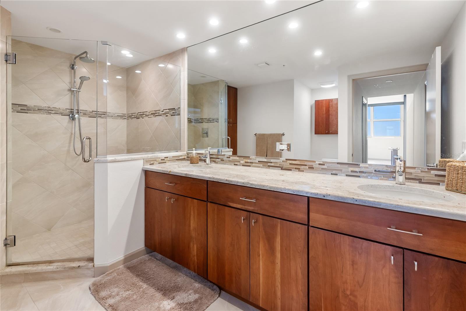 Image 15 of 80 For 1800 Benjamin Franklin Drive B809