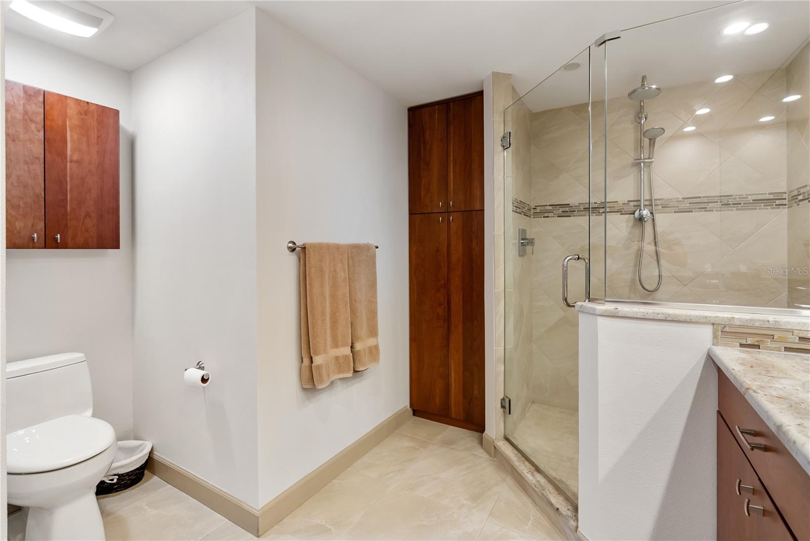 Image 16 of 80 For 1800 Benjamin Franklin Drive B809