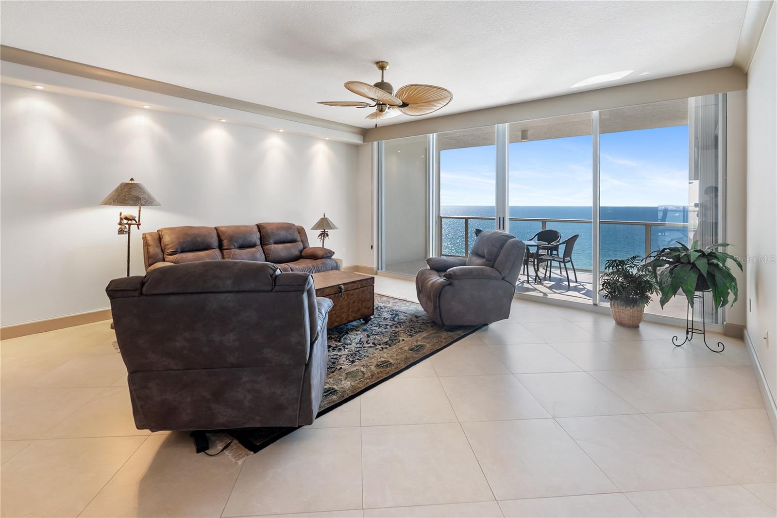 Image 19 of 80 For 1800 Benjamin Franklin Drive B809