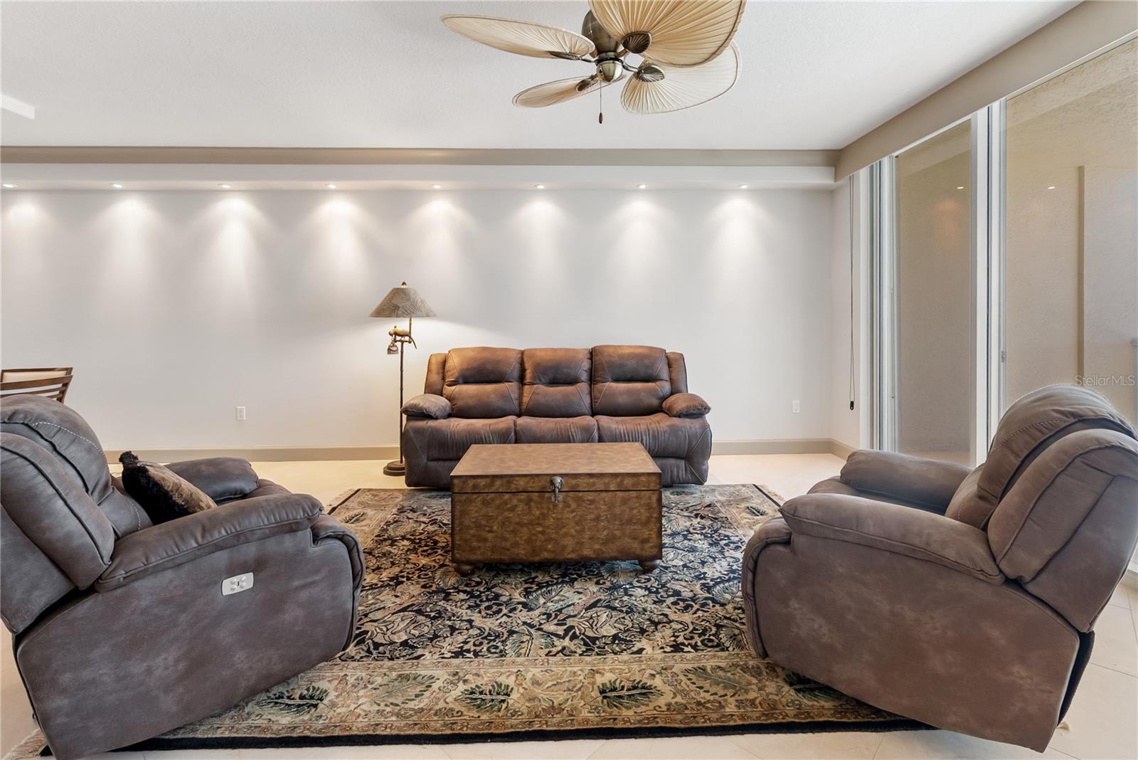 Image 22 of 80 For 1800 Benjamin Franklin Drive B809