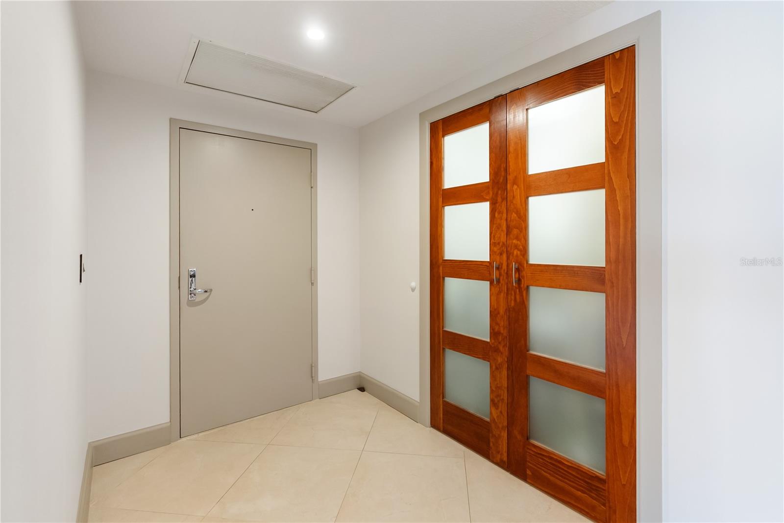 Image 41 of 80 For 1800 Benjamin Franklin Drive B809