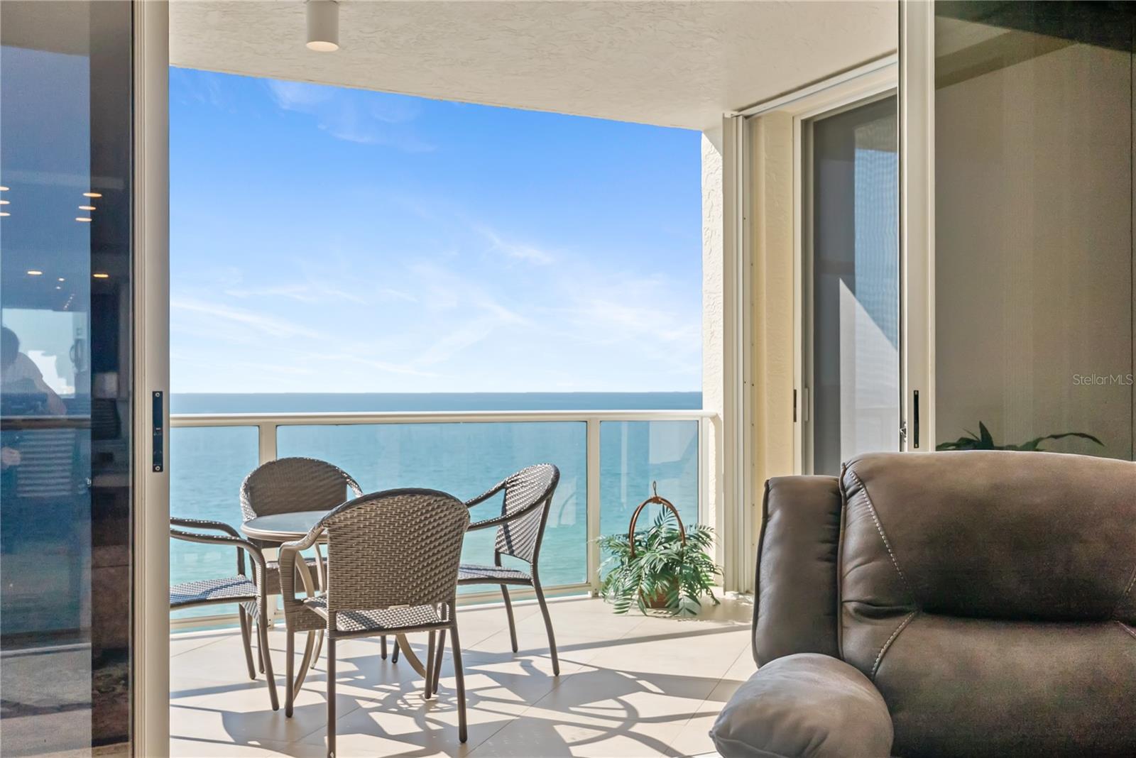 Image 44 of 80 For 1800 Benjamin Franklin Drive B809