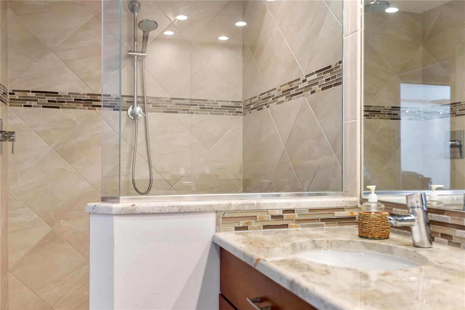 Image 45 of 80 For 1800 Benjamin Franklin Drive B809