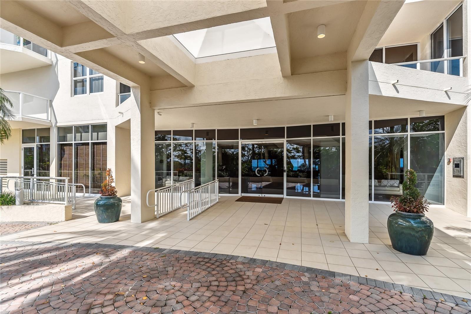 Image 52 of 80 For 1800 Benjamin Franklin Drive B809