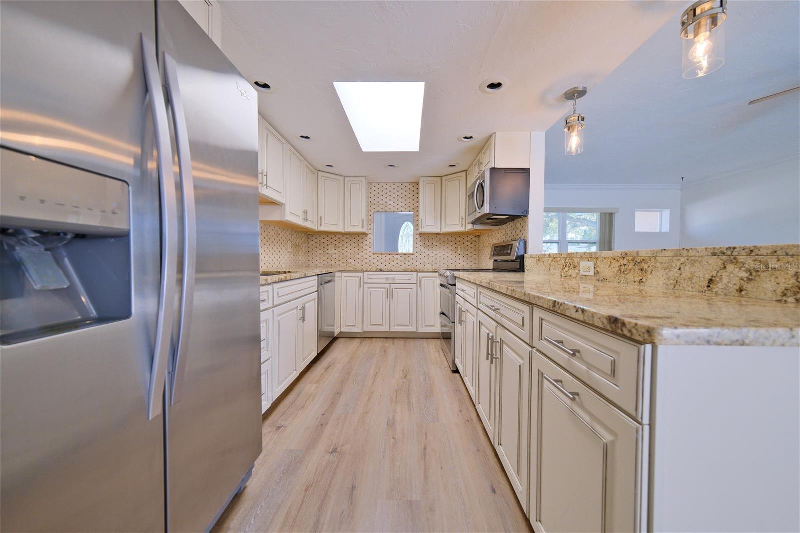 Image 11 of 42 For 6220 Murdock Avenue