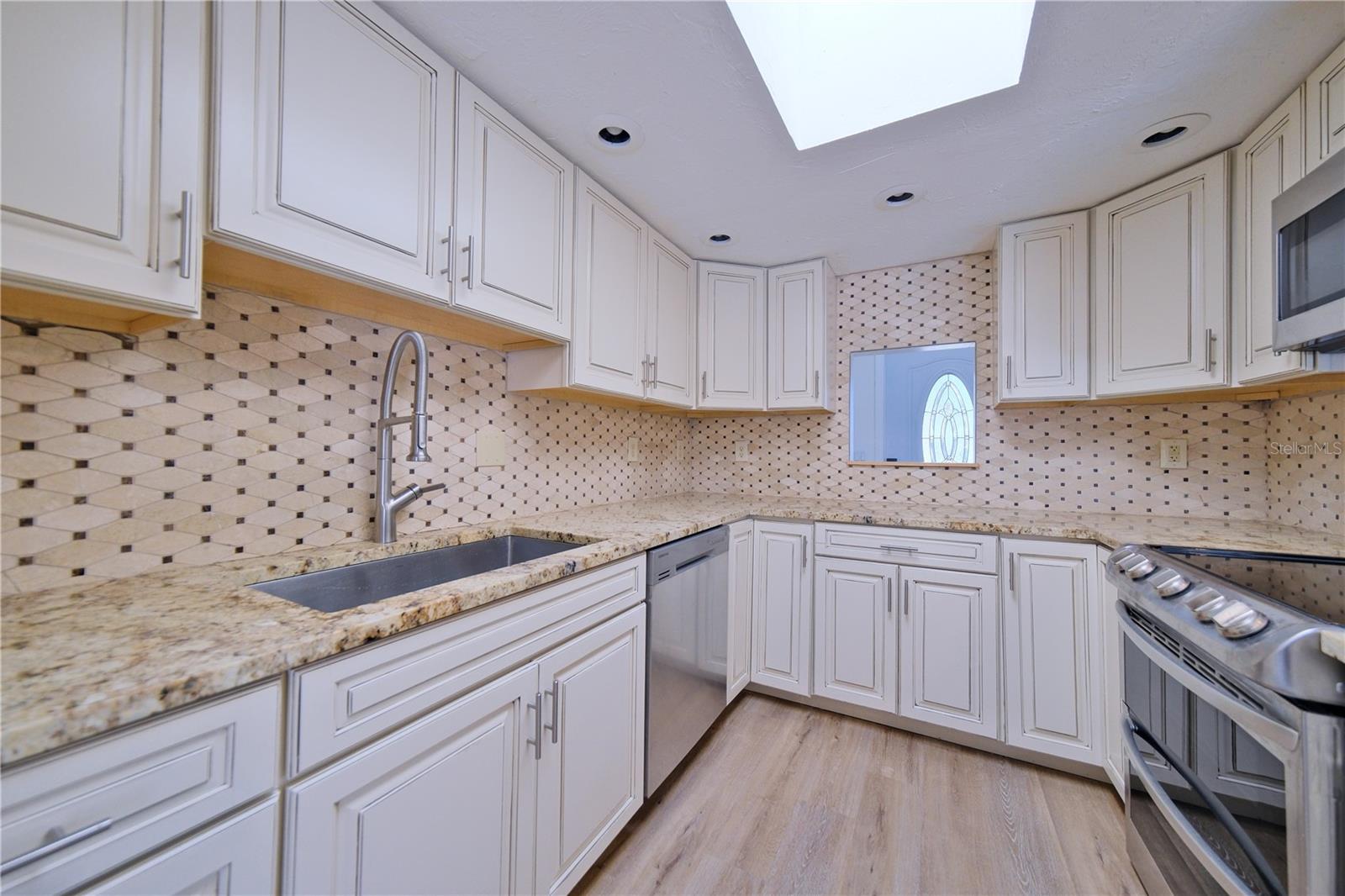 Image 12 of 42 For 6220 Murdock Avenue