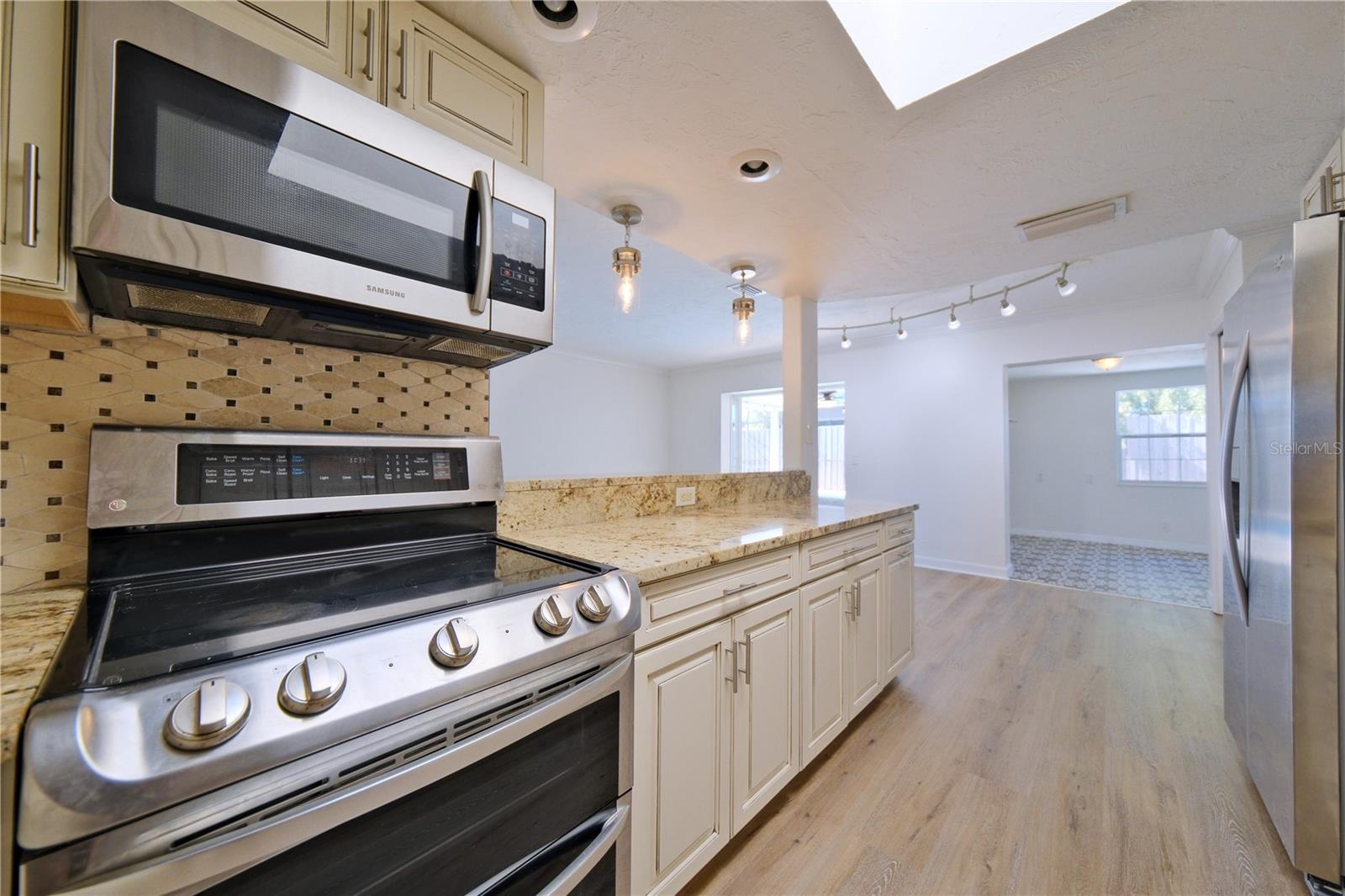 Image 13 of 42 For 6220 Murdock Avenue