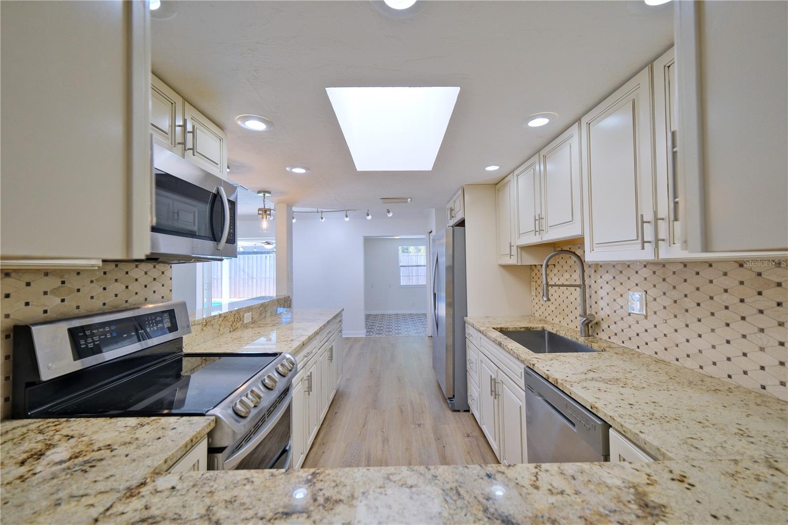 Image 17 of 42 For 6220 Murdock Avenue