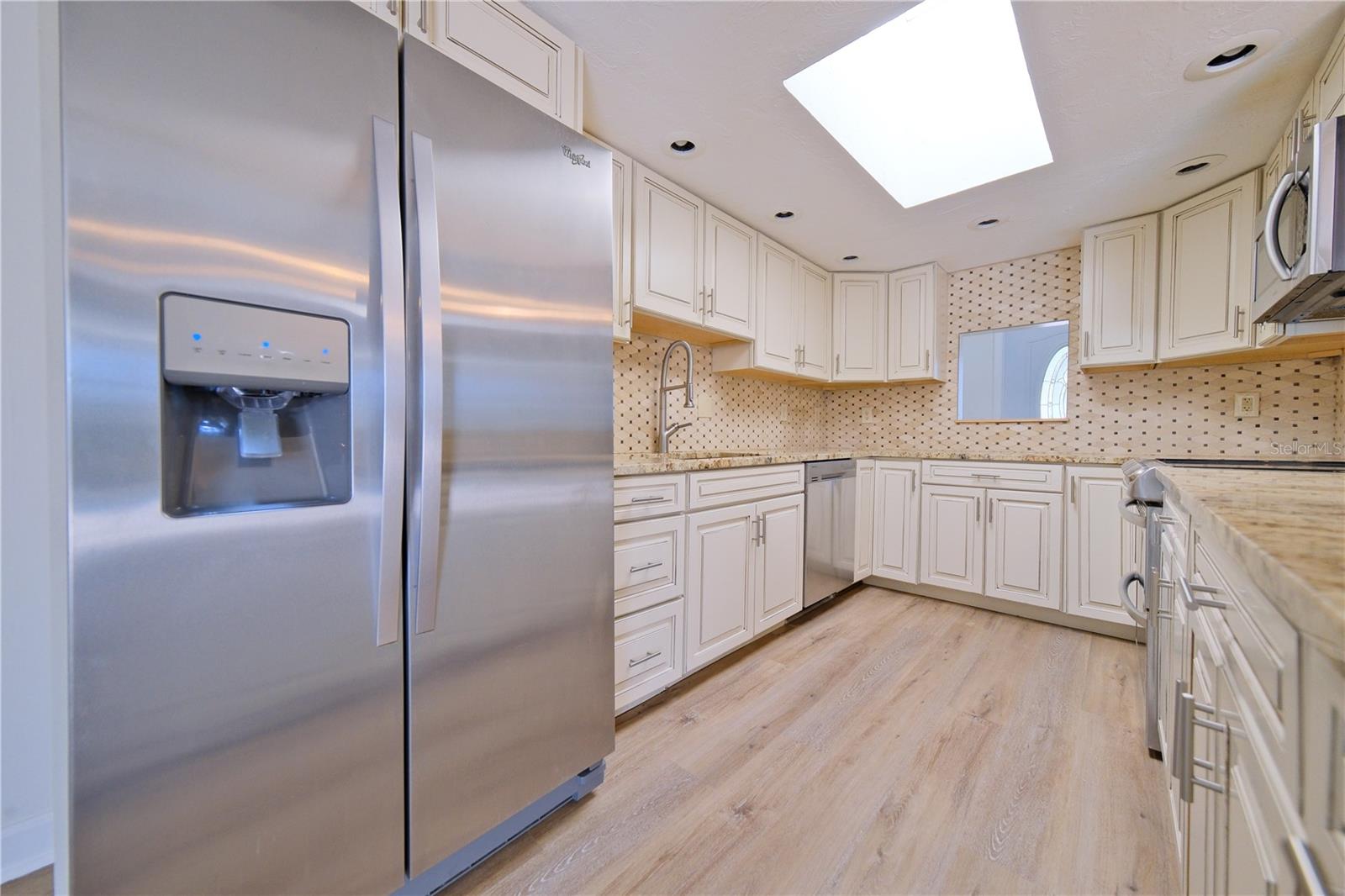 Image 18 of 42 For 6220 Murdock Avenue