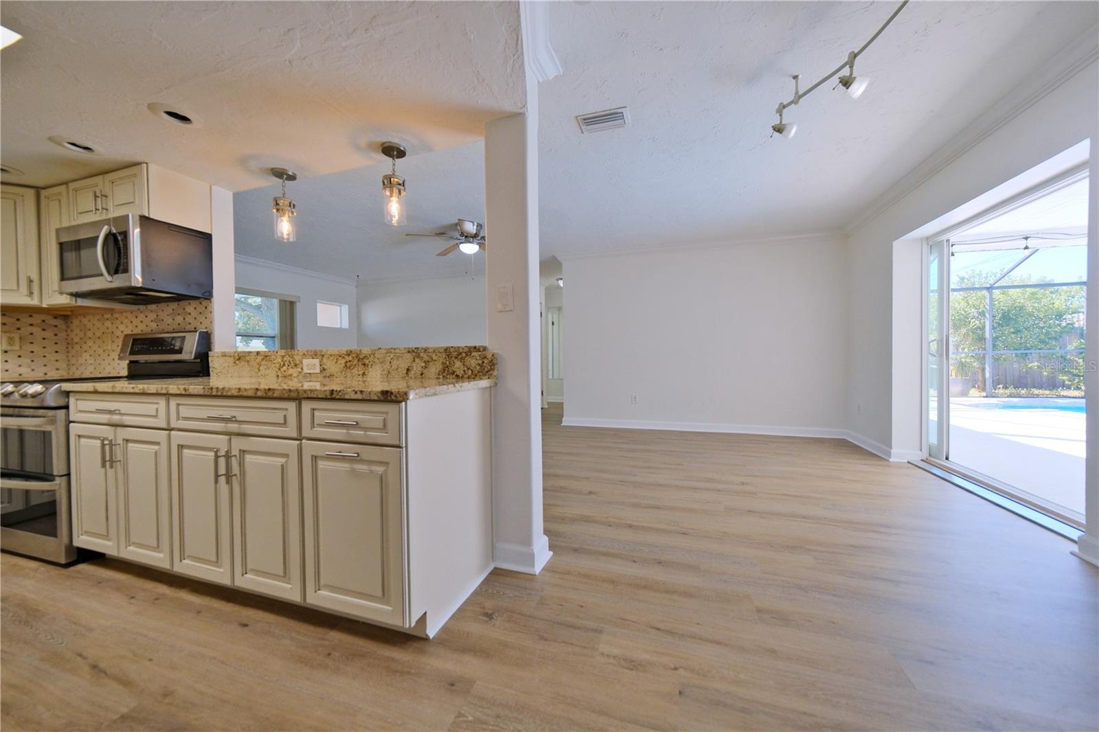 Image 19 of 42 For 6220 Murdock Avenue