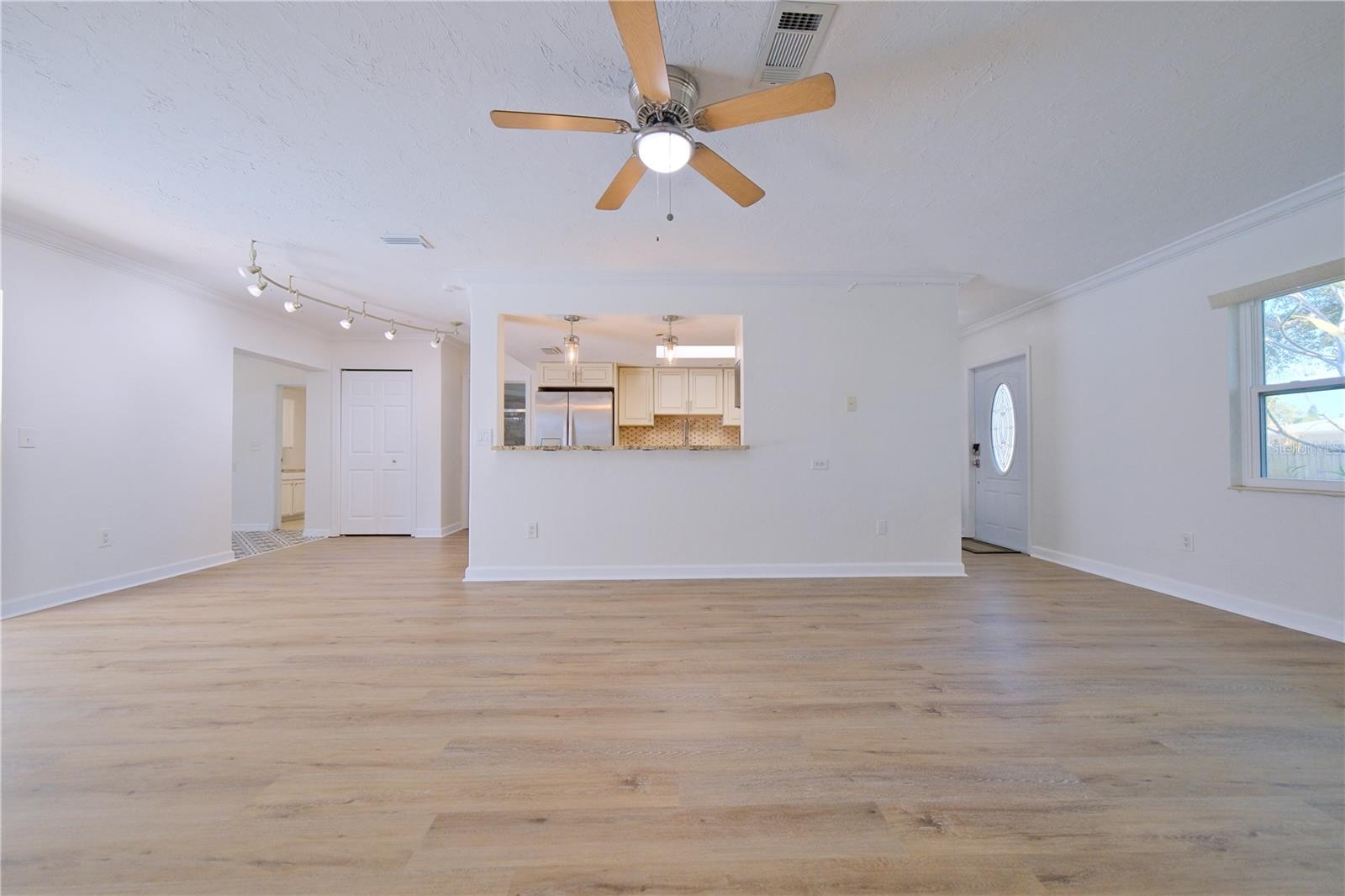 Image 20 of 42 For 6220 Murdock Avenue