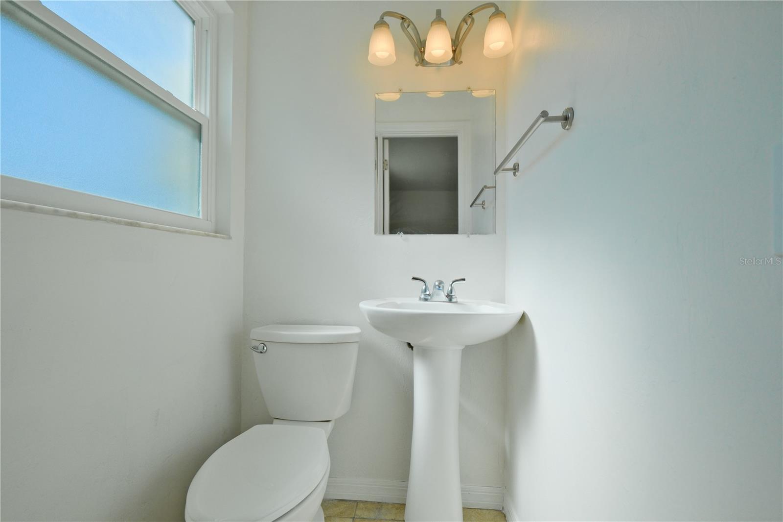 Image 29 of 42 For 6220 Murdock Avenue