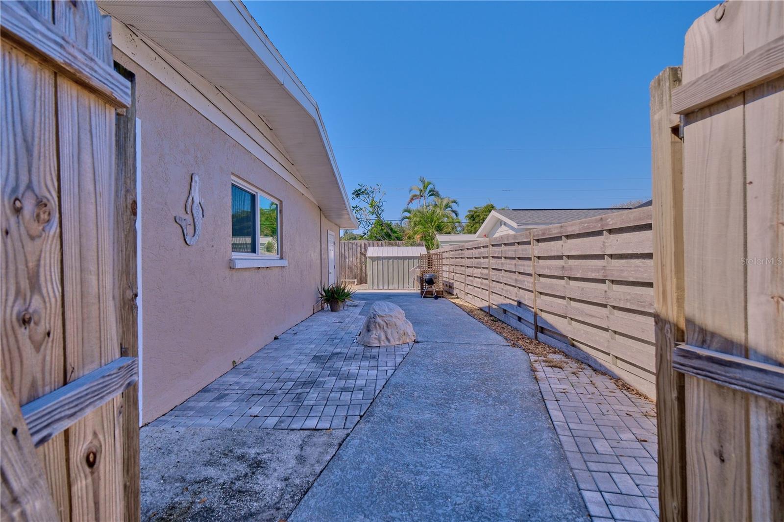 Image 7 of 42 For 6220 Murdock Avenue