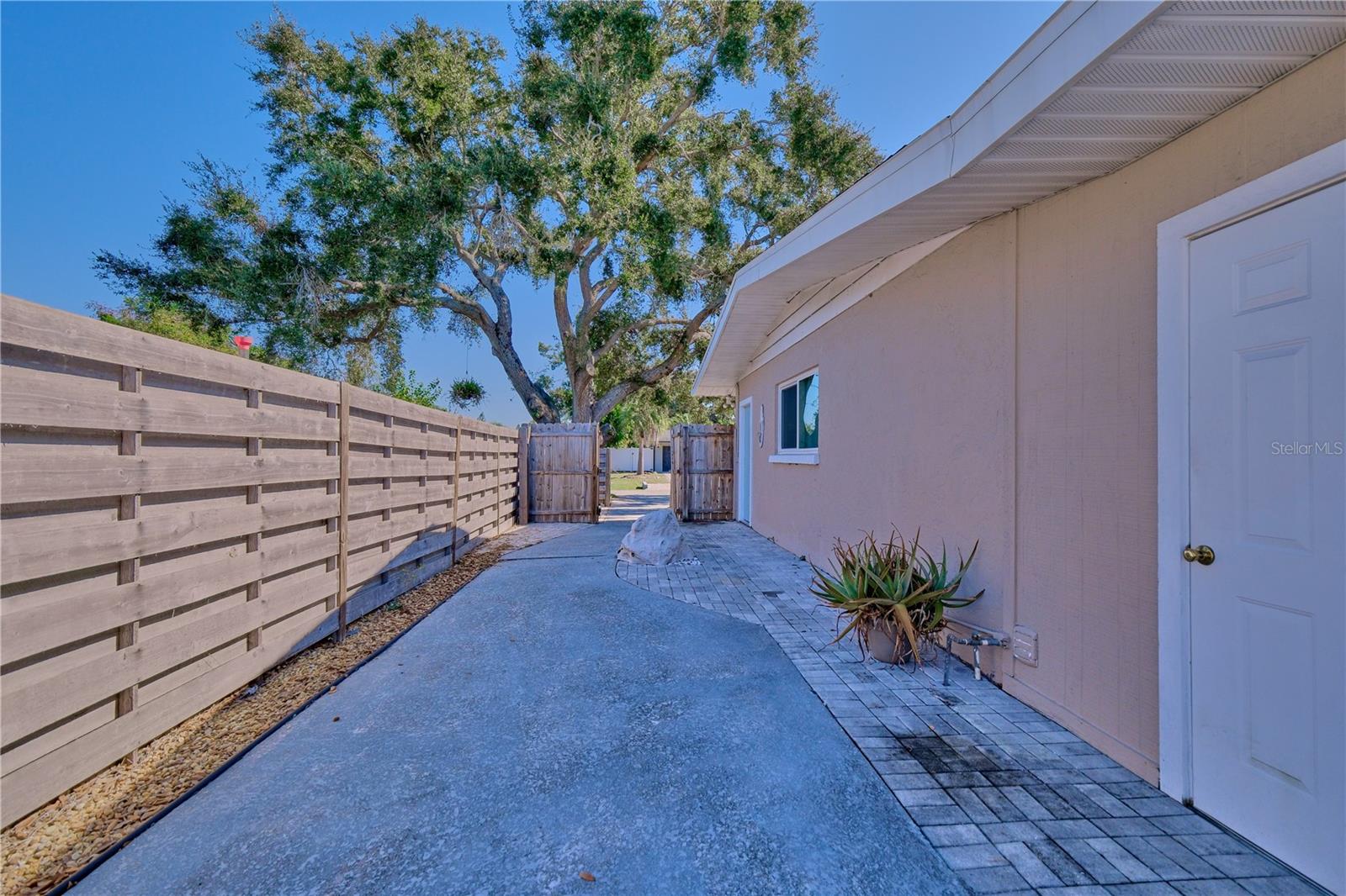 Image 8 of 42 For 6220 Murdock Avenue