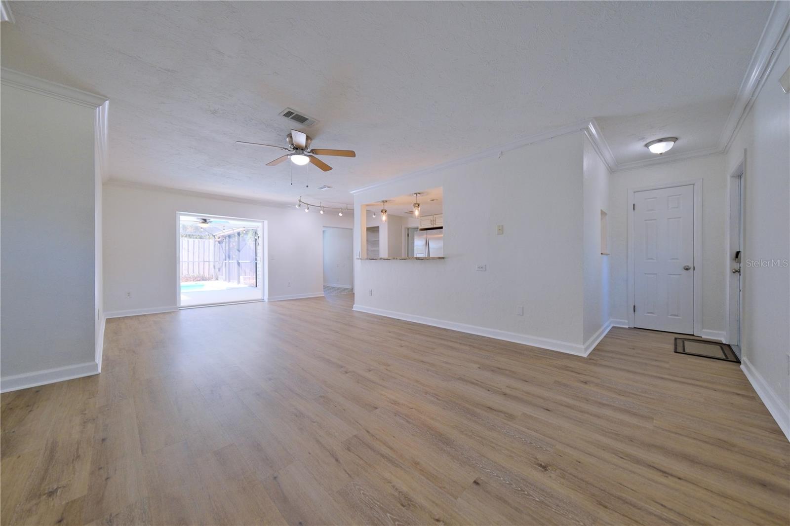 Image 9 of 42 For 6220 Murdock Avenue