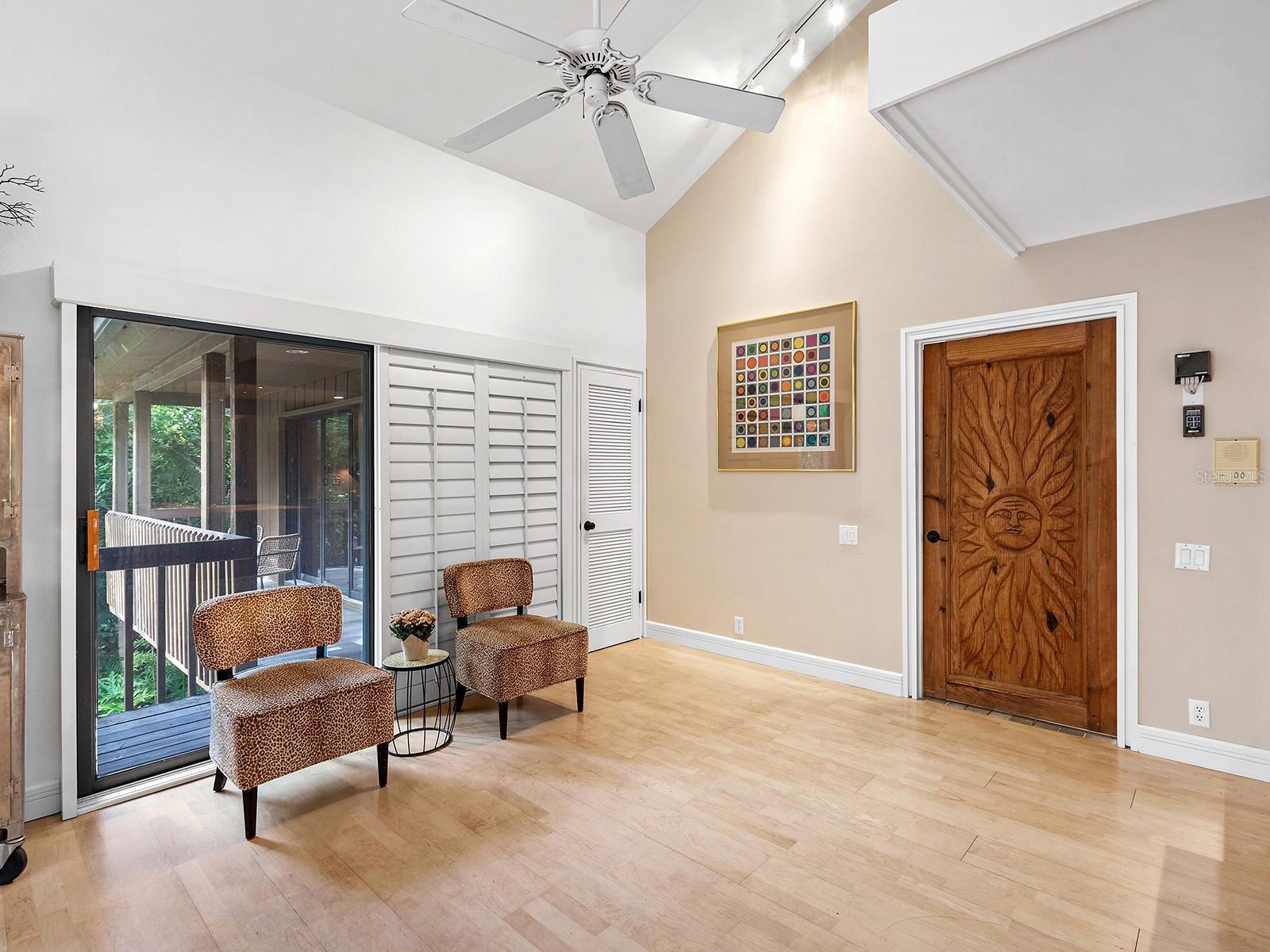 Image 20 of 55 For 2613 Temple Street