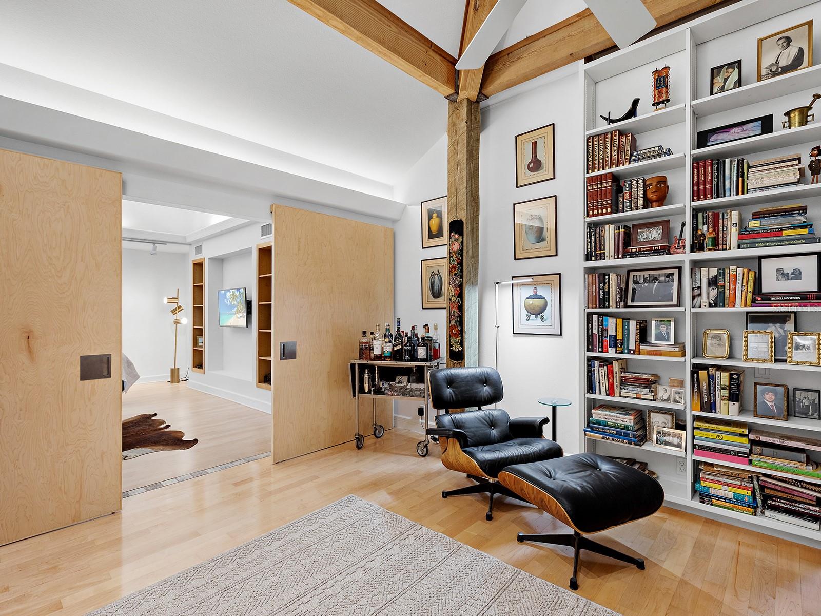 Image 23 of 55 For 2613 Temple Street