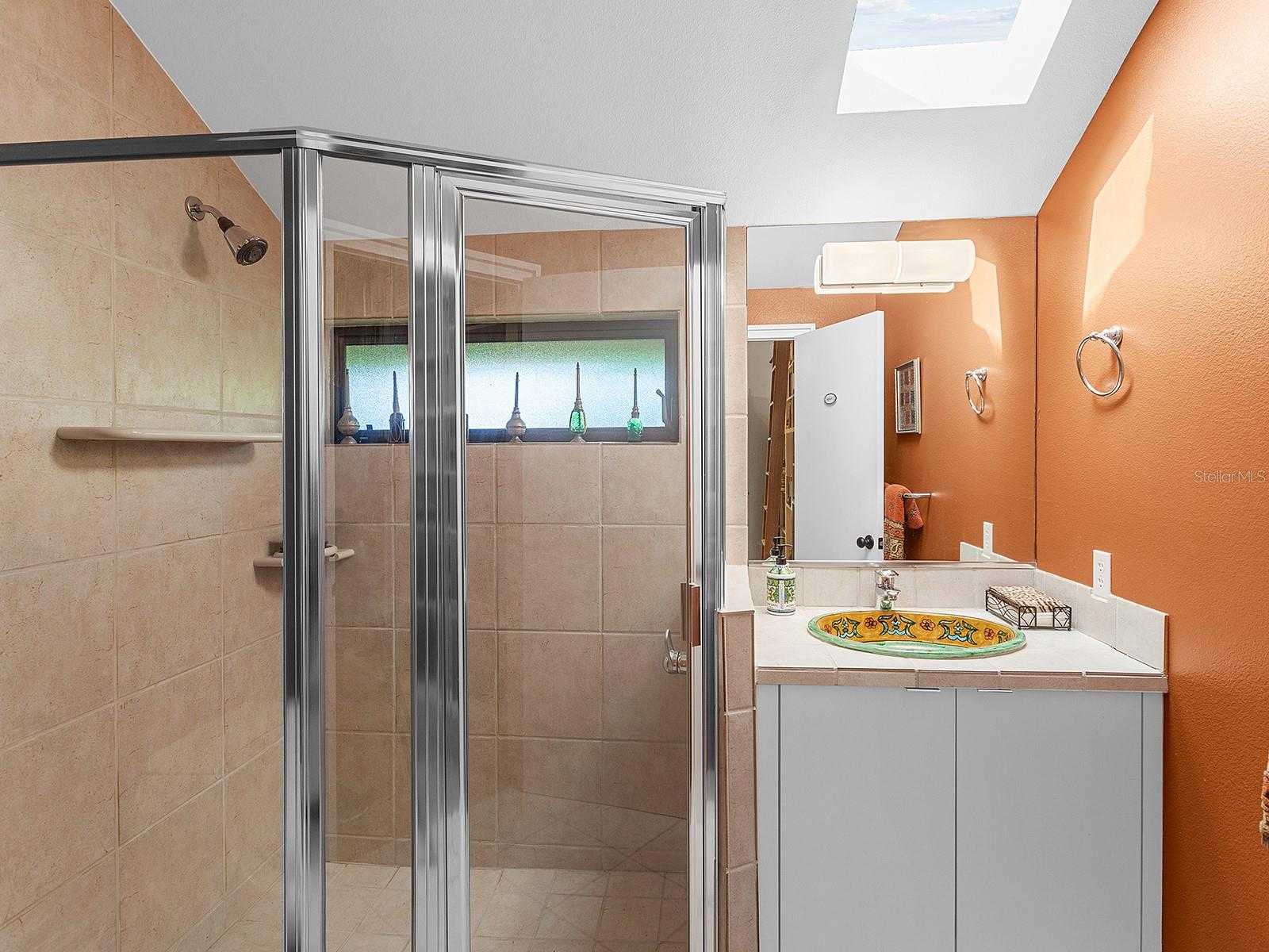 Image 24 of 55 For 2613 Temple Street