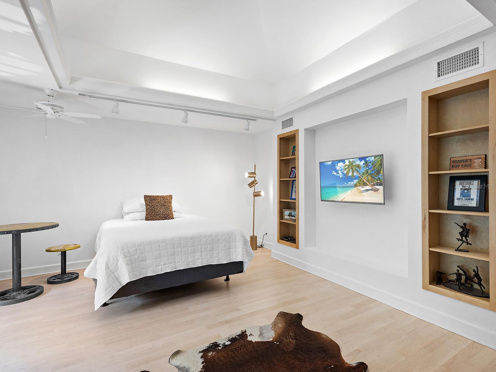 Image 26 of 55 For 2613 Temple Street