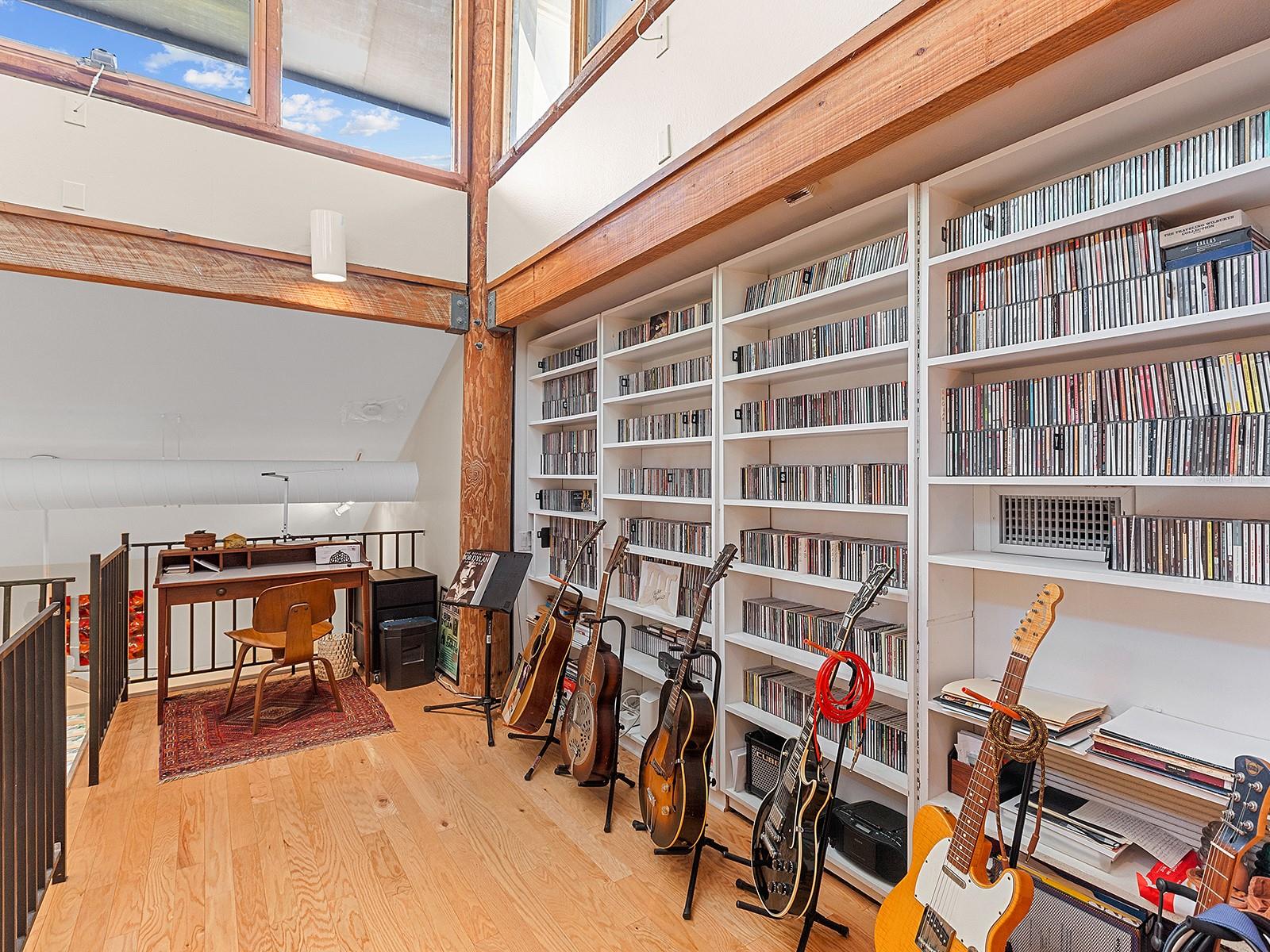 Image 32 of 55 For 2613 Temple Street