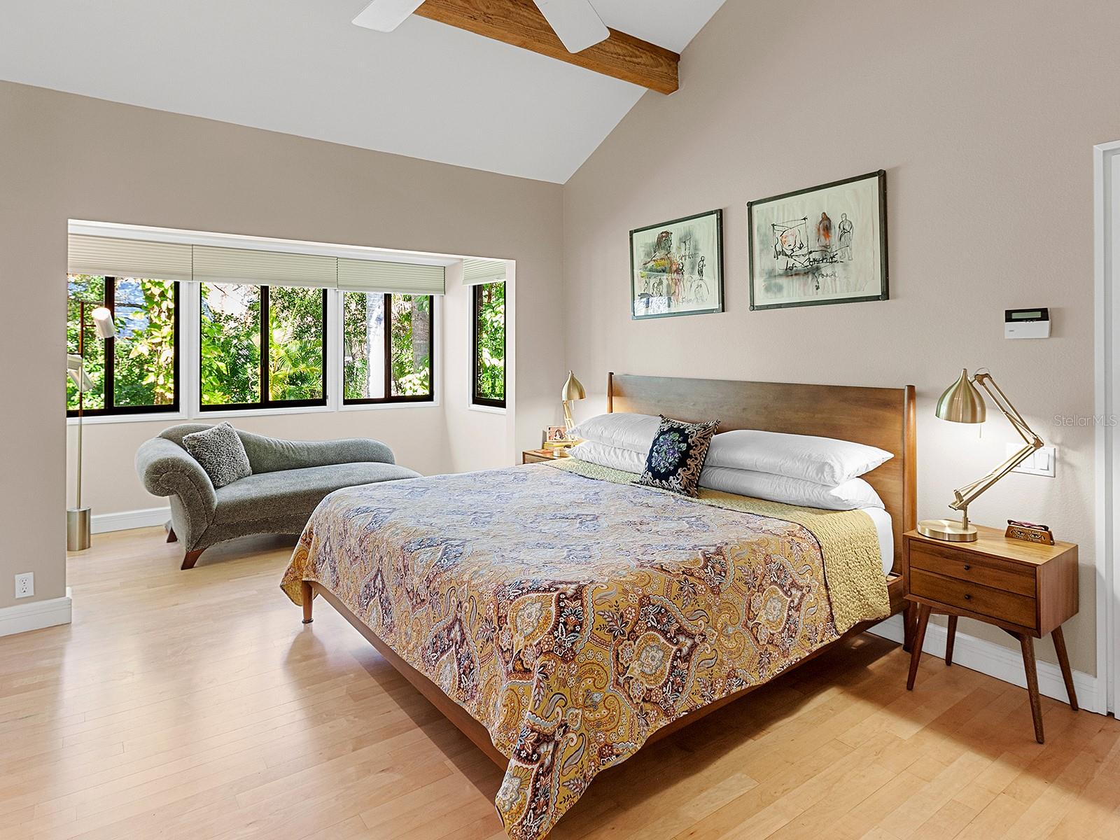 Image 37 of 55 For 2613 Temple Street