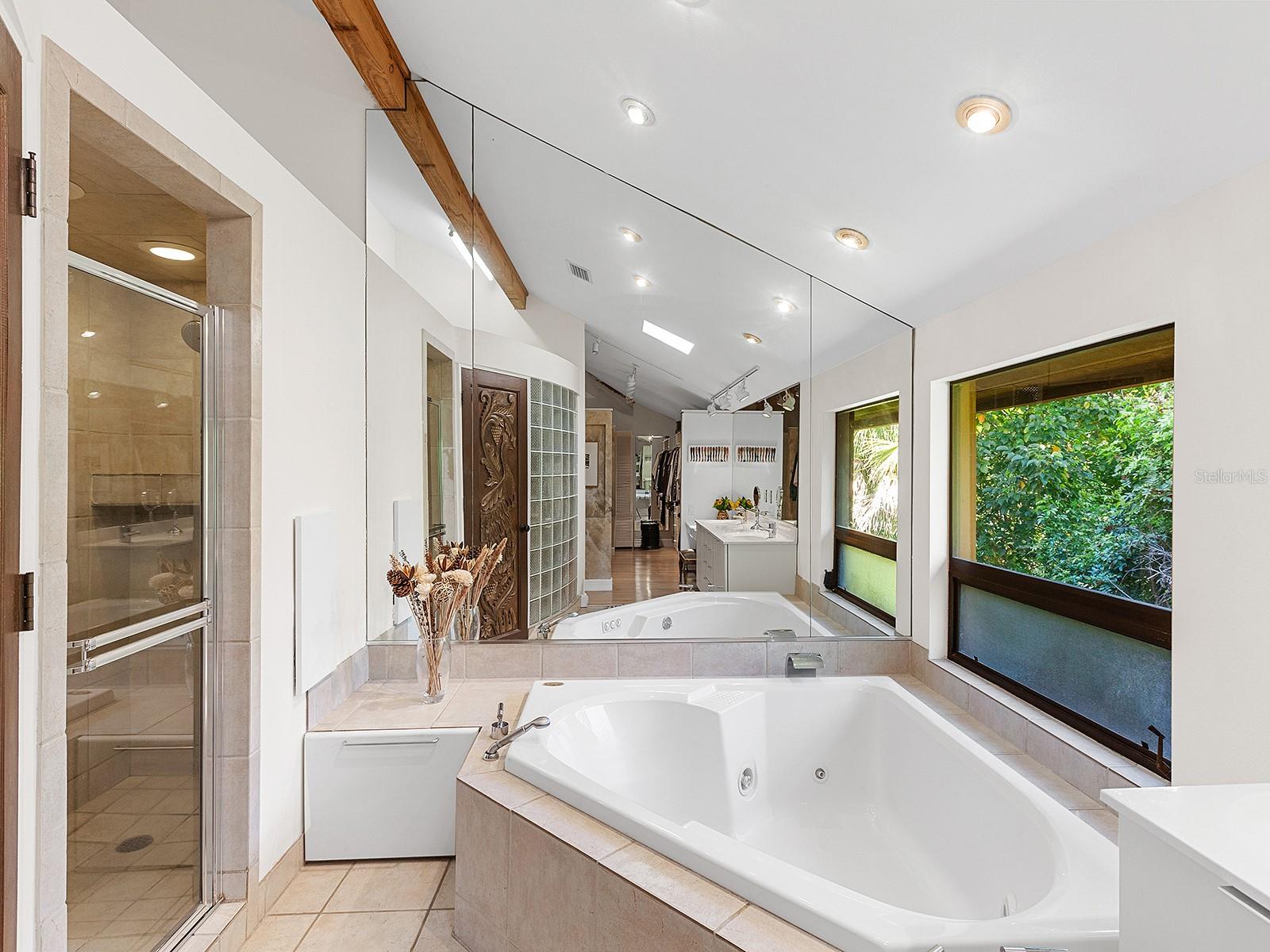 Image 40 of 55 For 2613 Temple Street