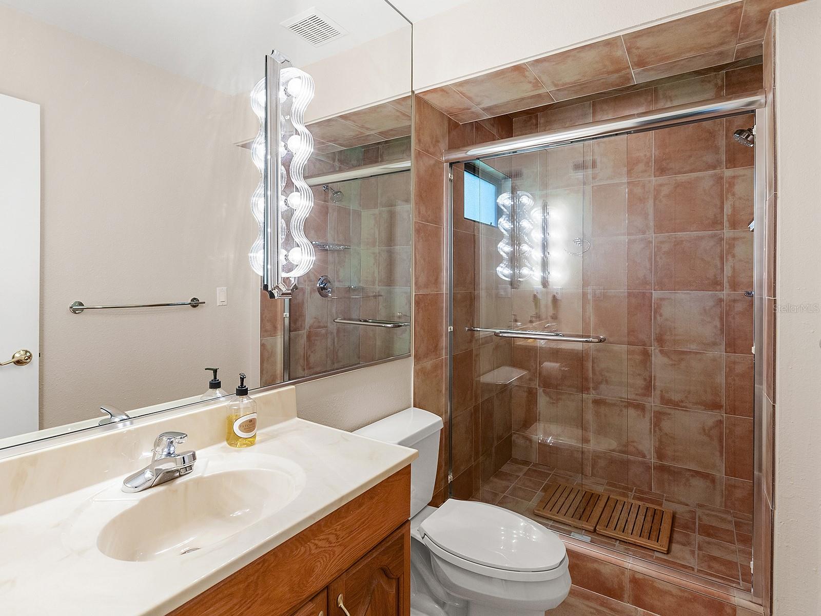 Image 44 of 55 For 2613 Temple Street