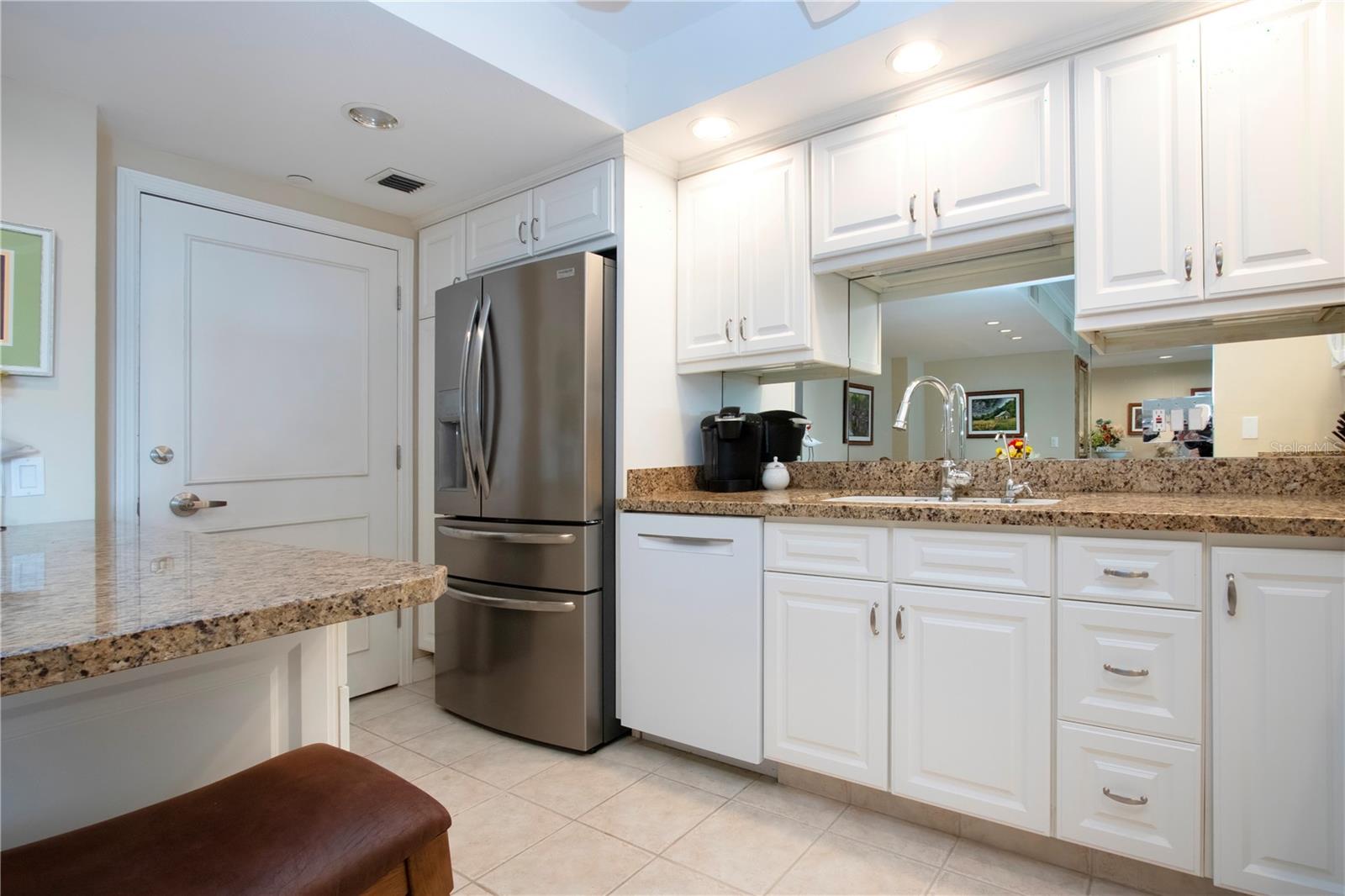 Image 14 of 63 For 1212 Benjamin Franklin Drive 607