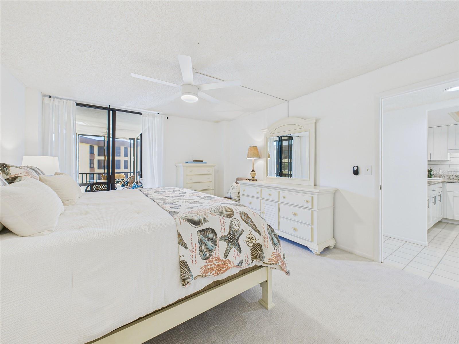 Image 21 of 55 For 8767 Midnight Pass Road 403f