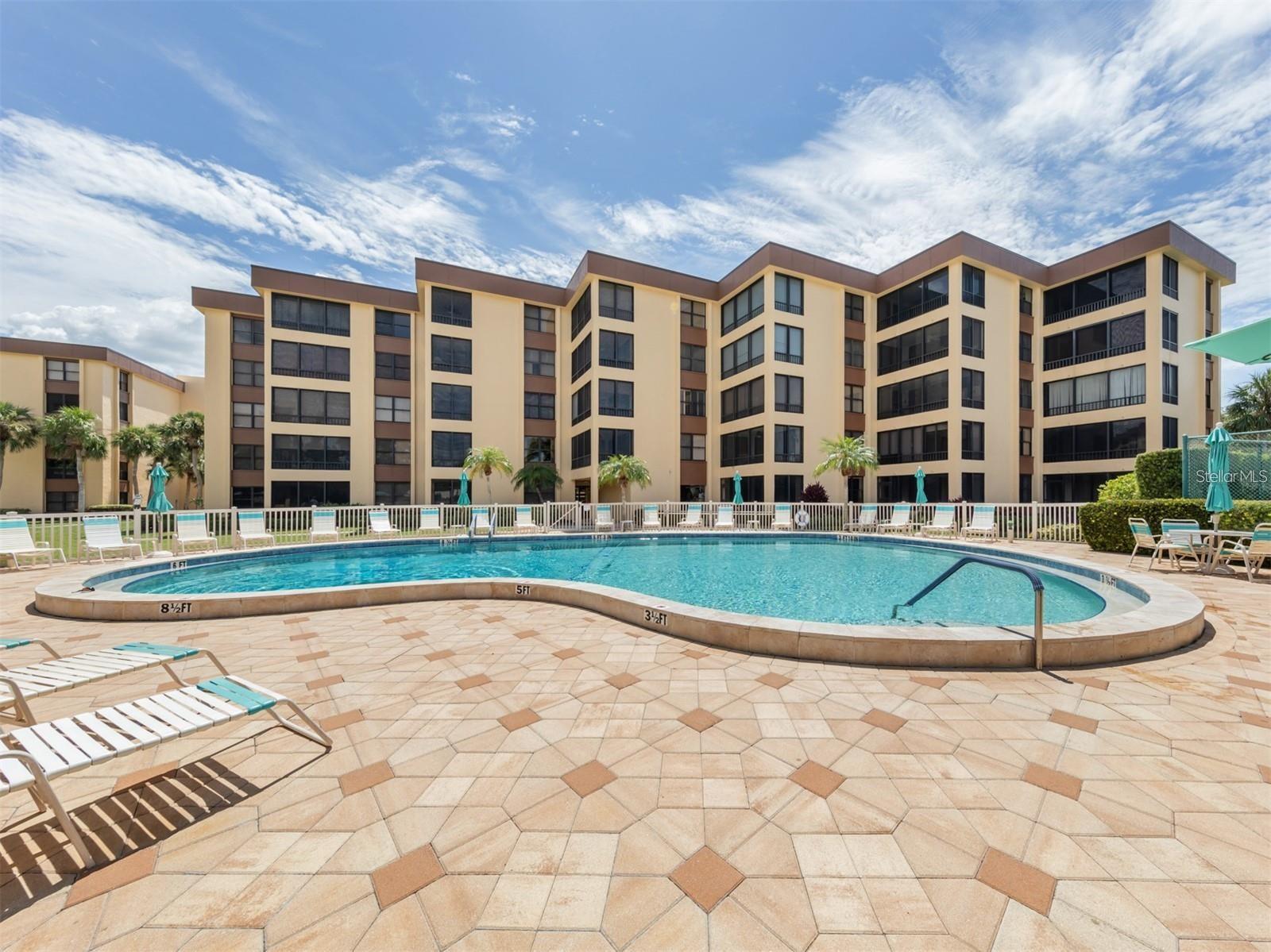 Image 27 of 55 For 8767 Midnight Pass Road 403f