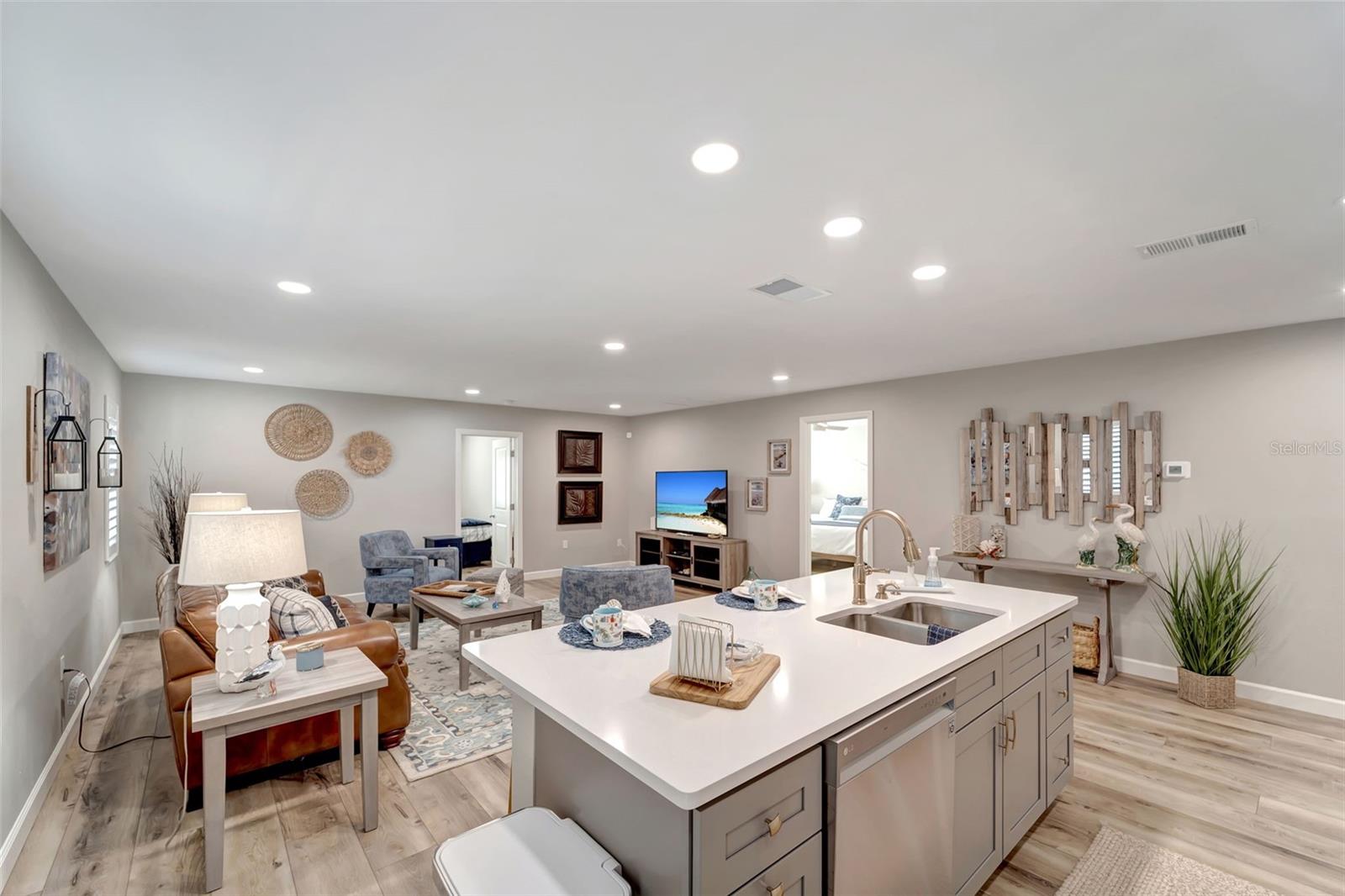 Image 10 of 36 For 3546 Auburn Court 240