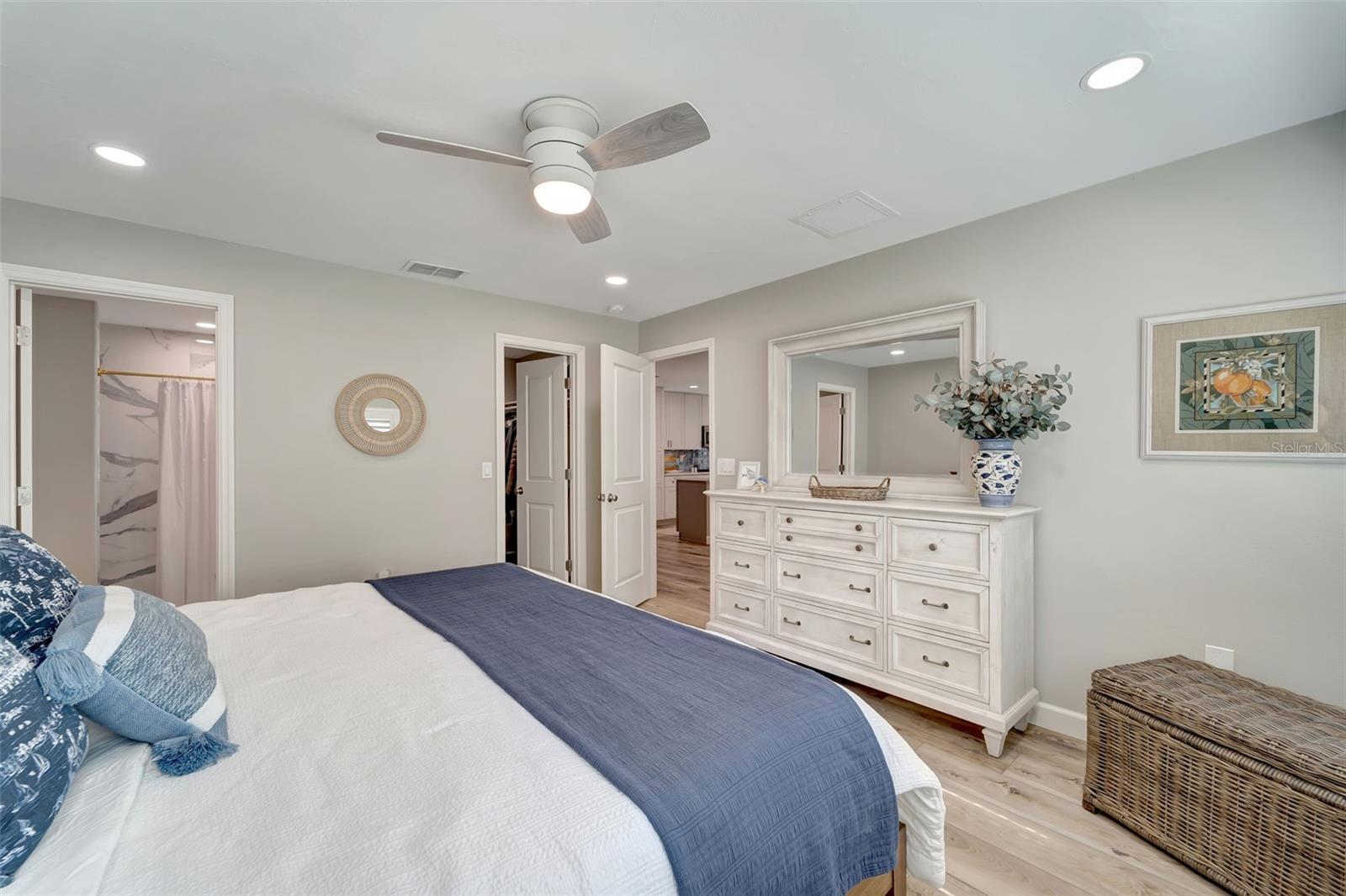 Image 18 of 36 For 3546 Auburn Court 240