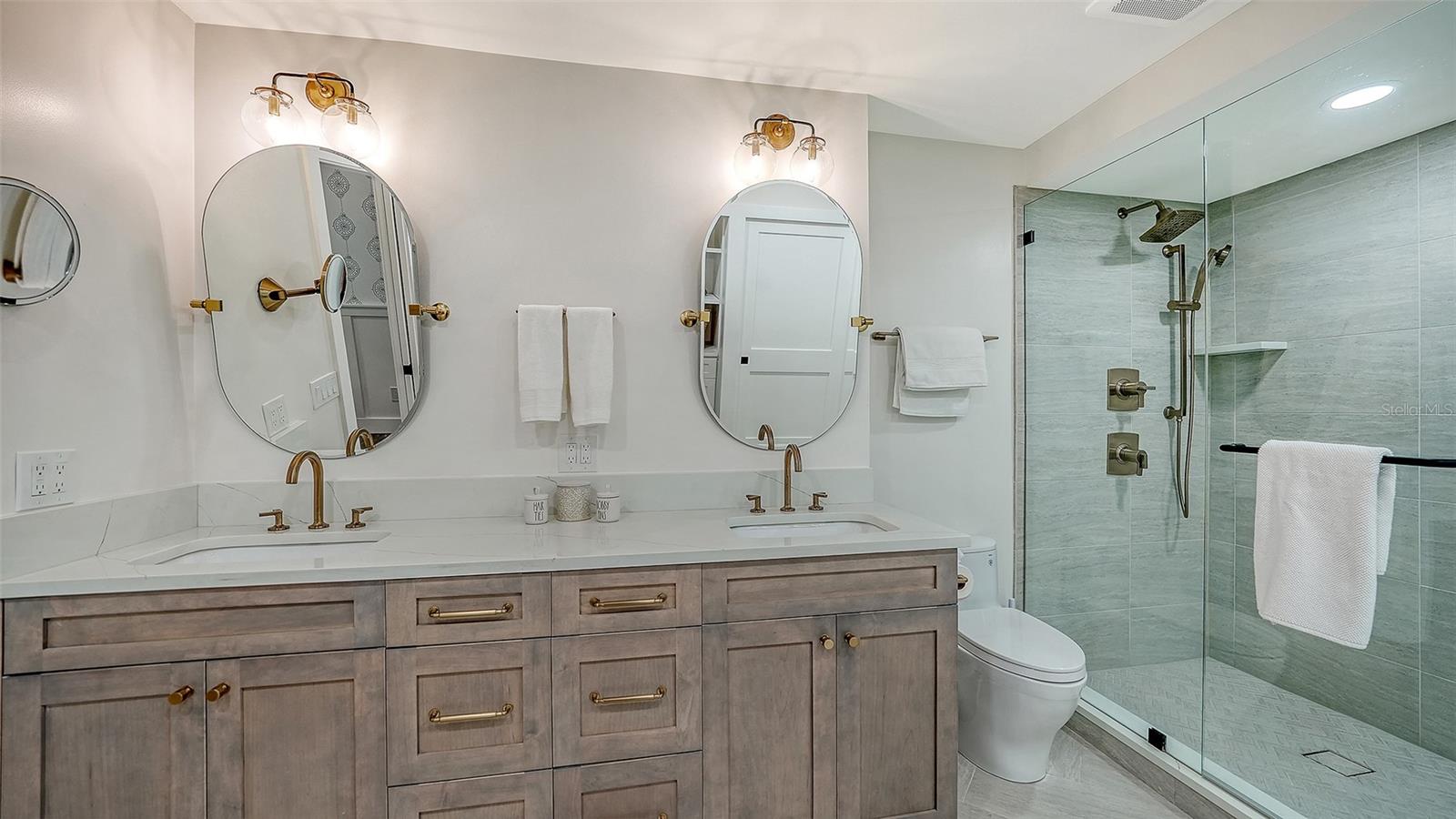 Image 26 of 55 For 2089 Gulf Of Mexico Drive G1-105