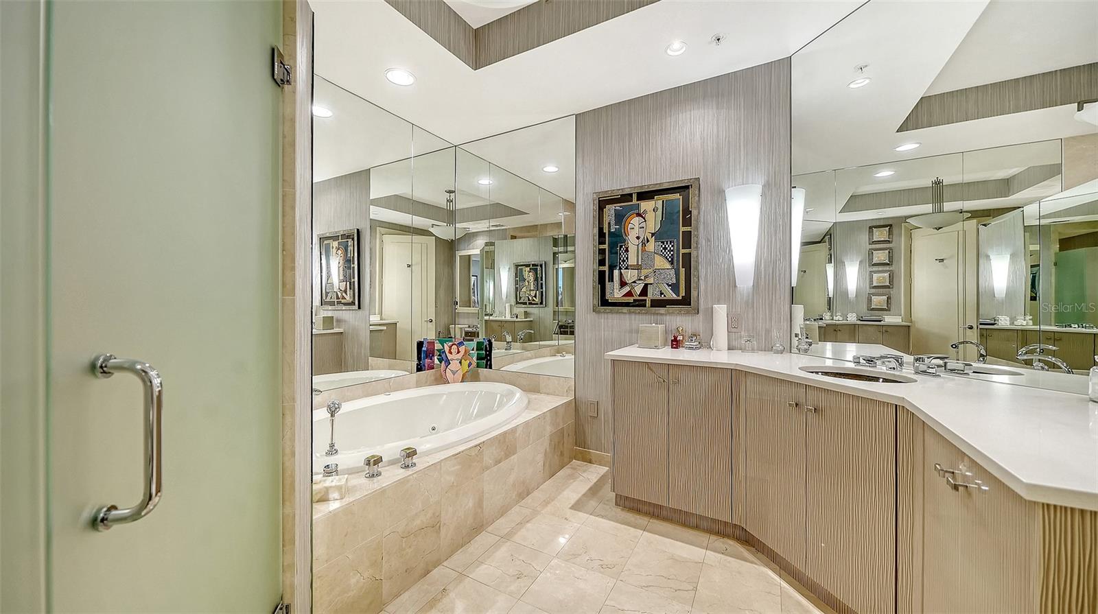 Image 31 of 58 For 435 L Ambiance Drive J704