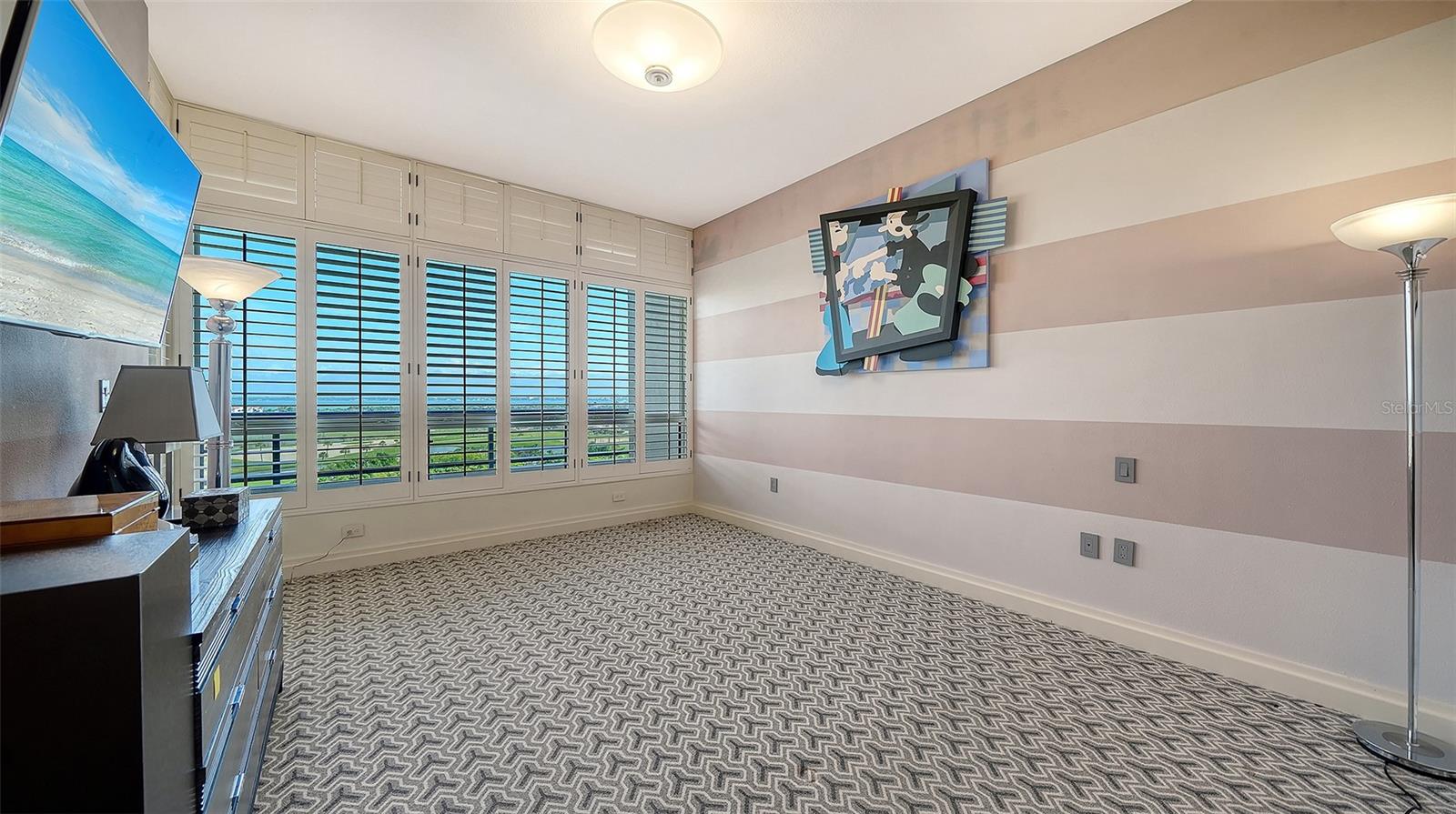 Image 35 of 58 For 435 L Ambiance Drive J704