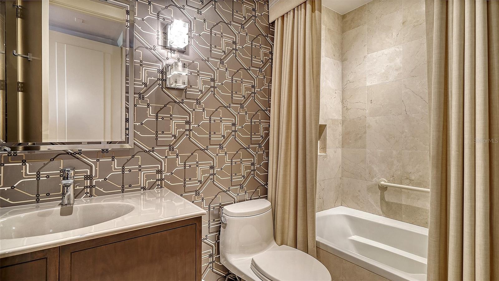 Image 37 of 58 For 435 L Ambiance Drive J704