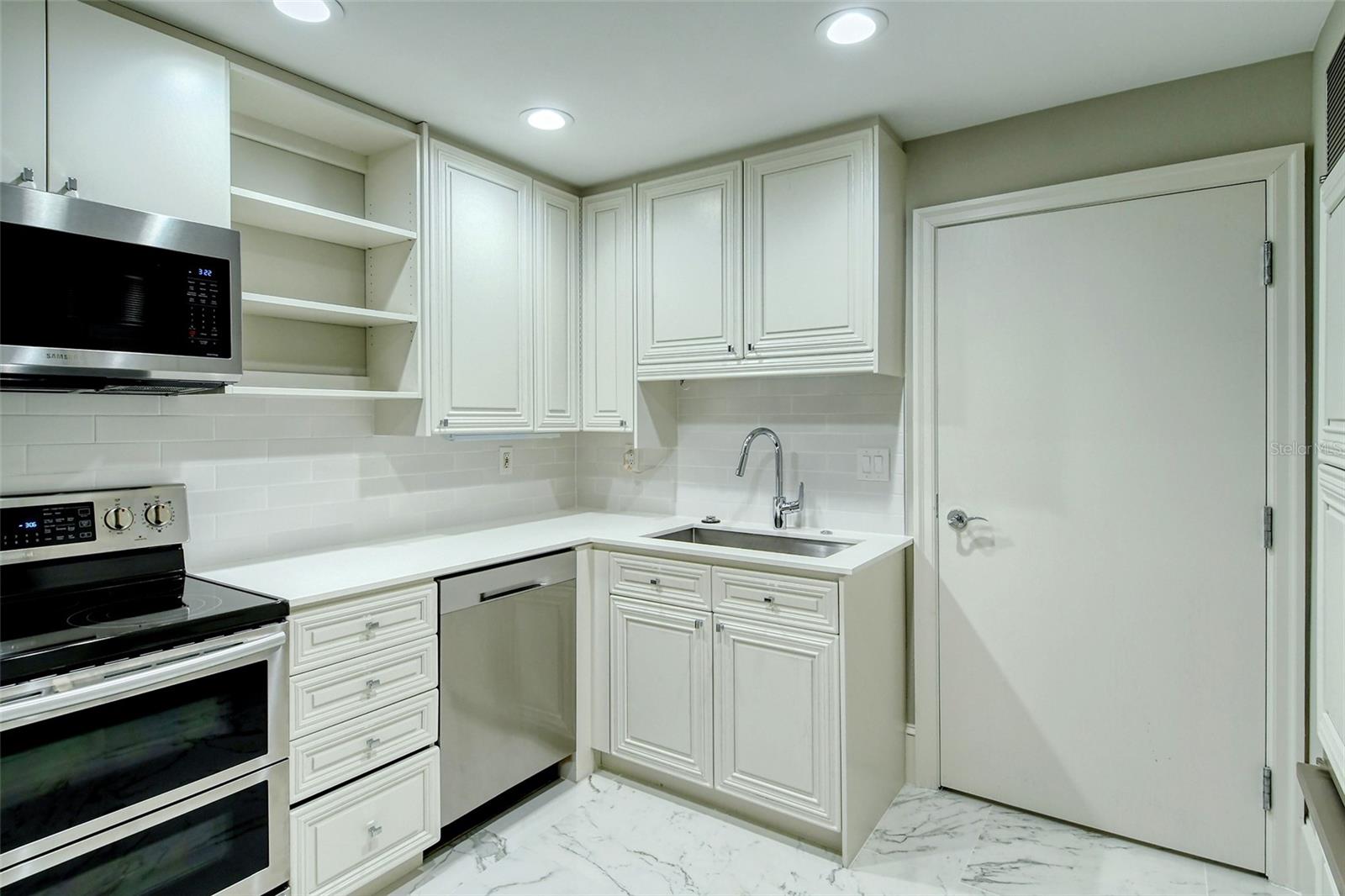 Image 53 of 58 For 435 L Ambiance Drive J704