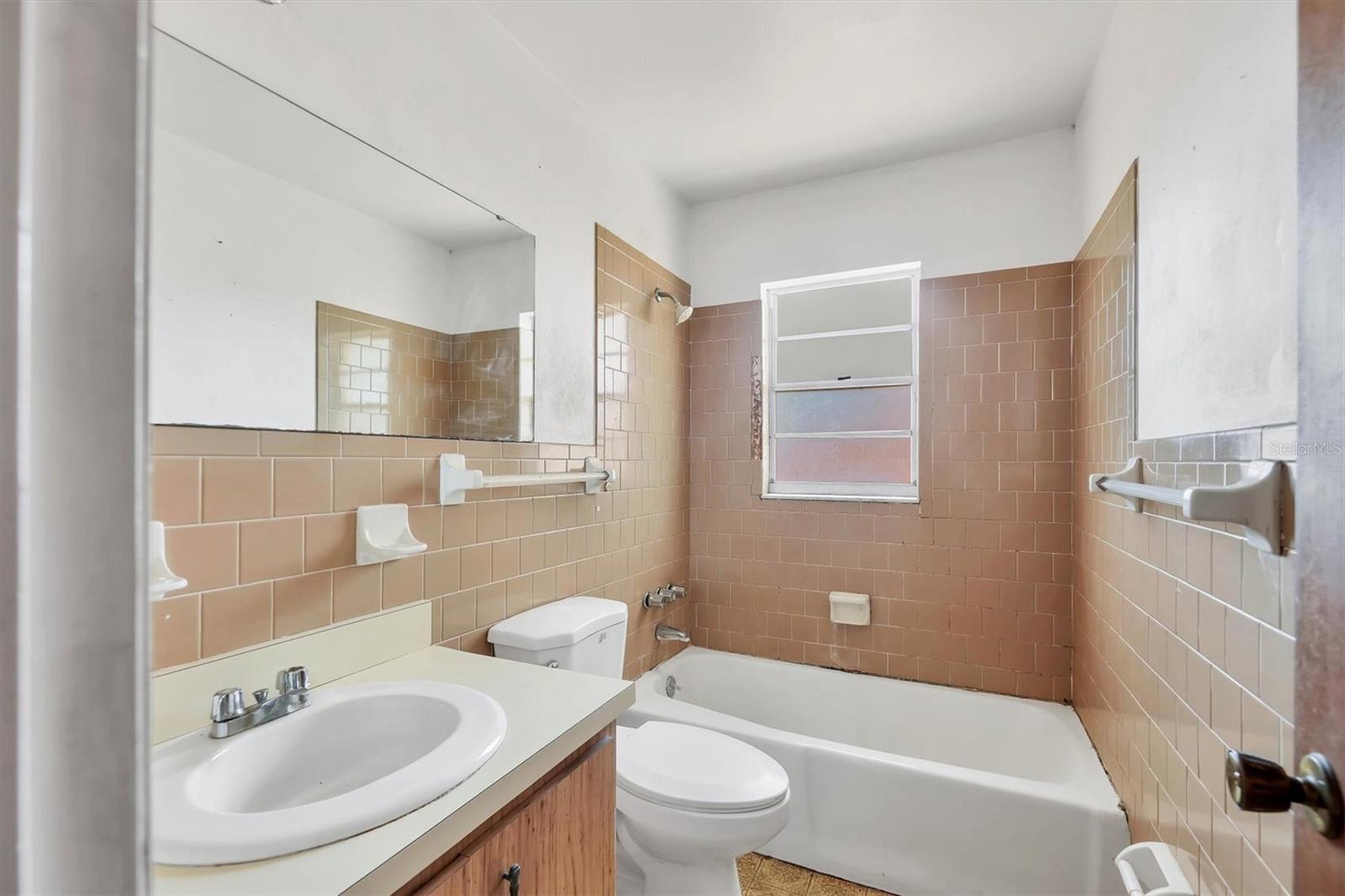 Image 16 of 21 For 3805 11th Avenue W